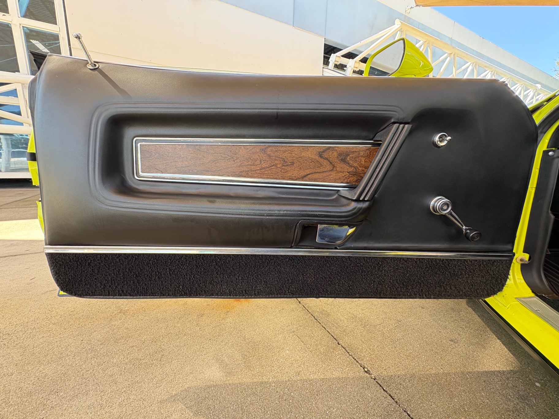 Vehicle photo 37