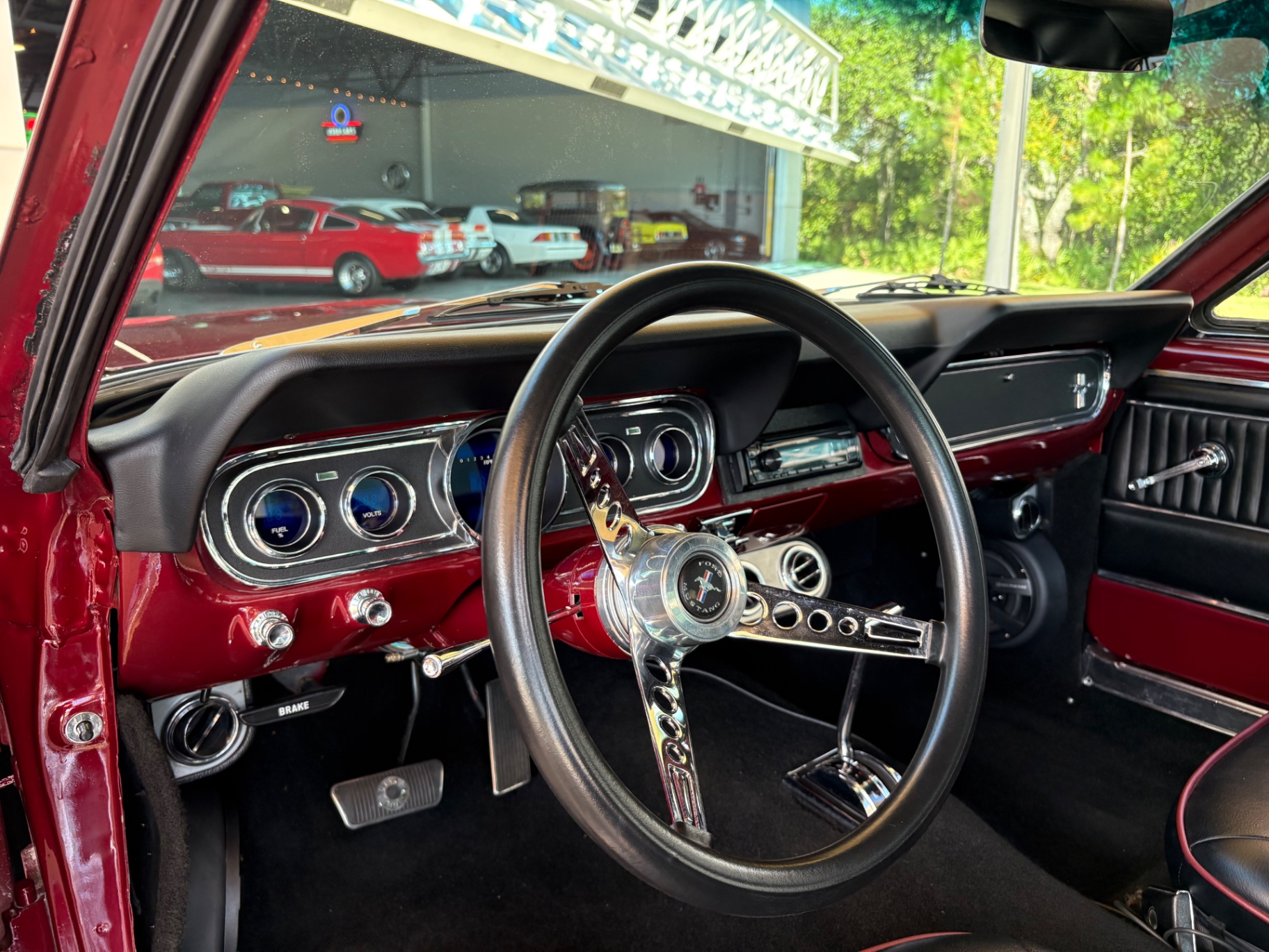 Vehicle photo 30