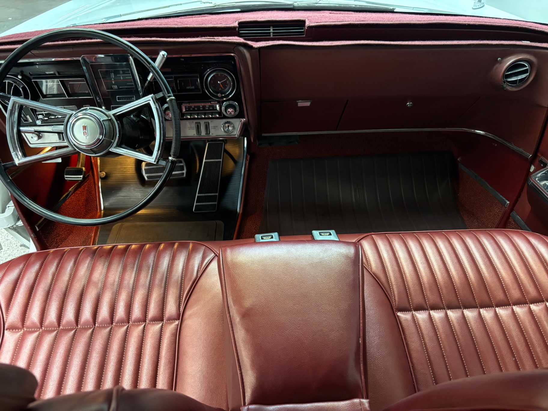 Vehicle photo 23