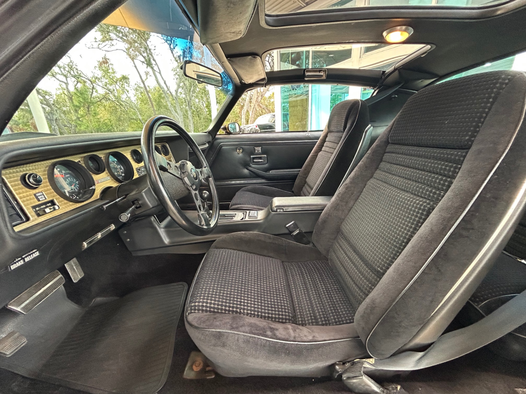 Vehicle photo 43