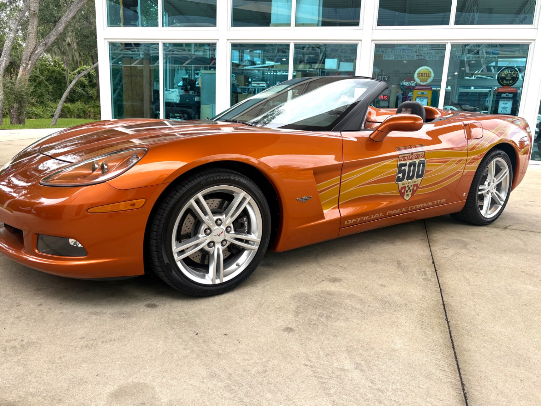 Vehicle photo 12
