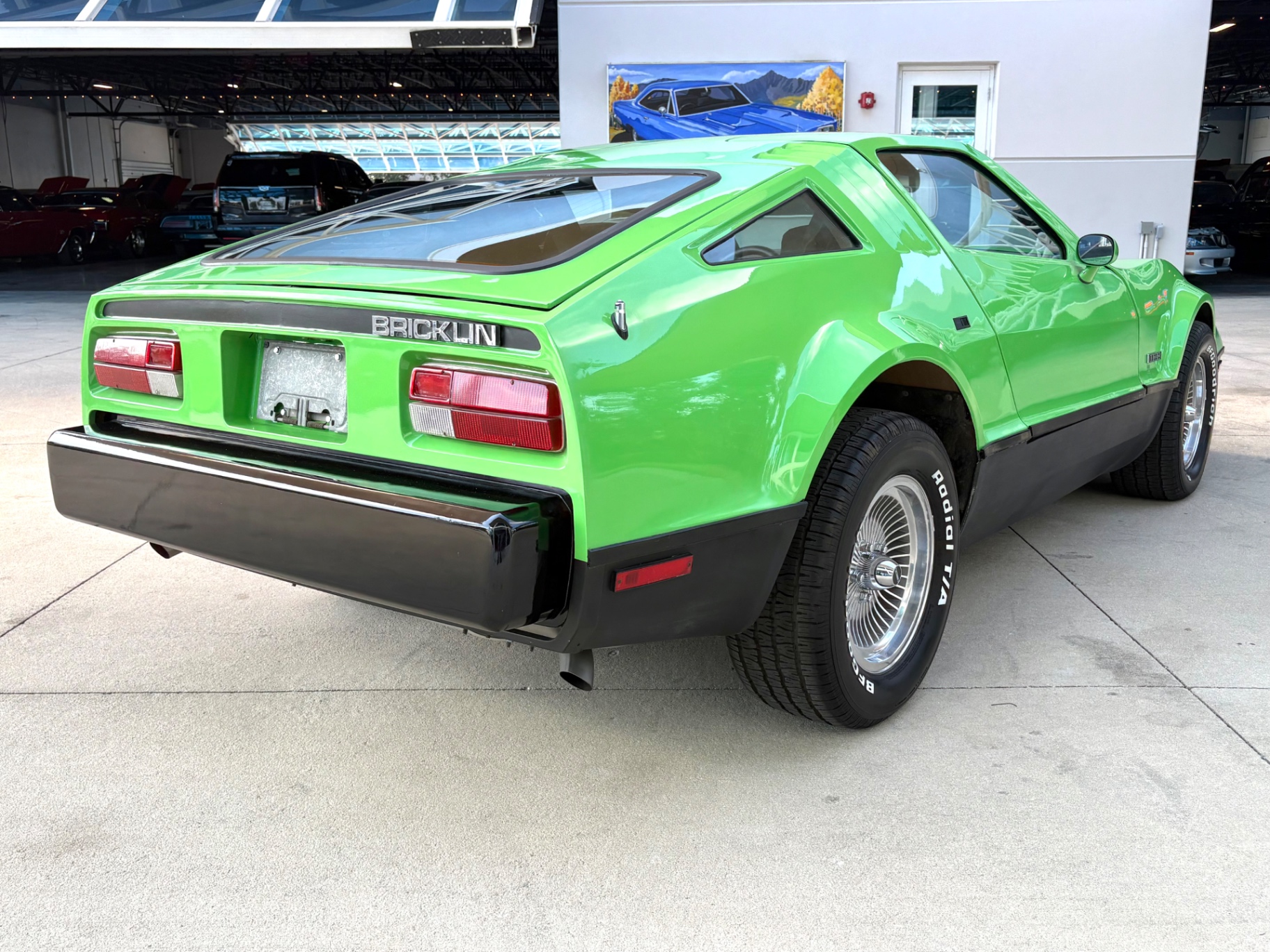 Vehicle photo 6
