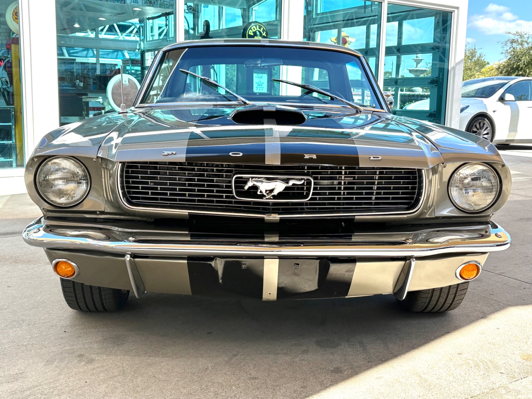 Vehicle photo 2