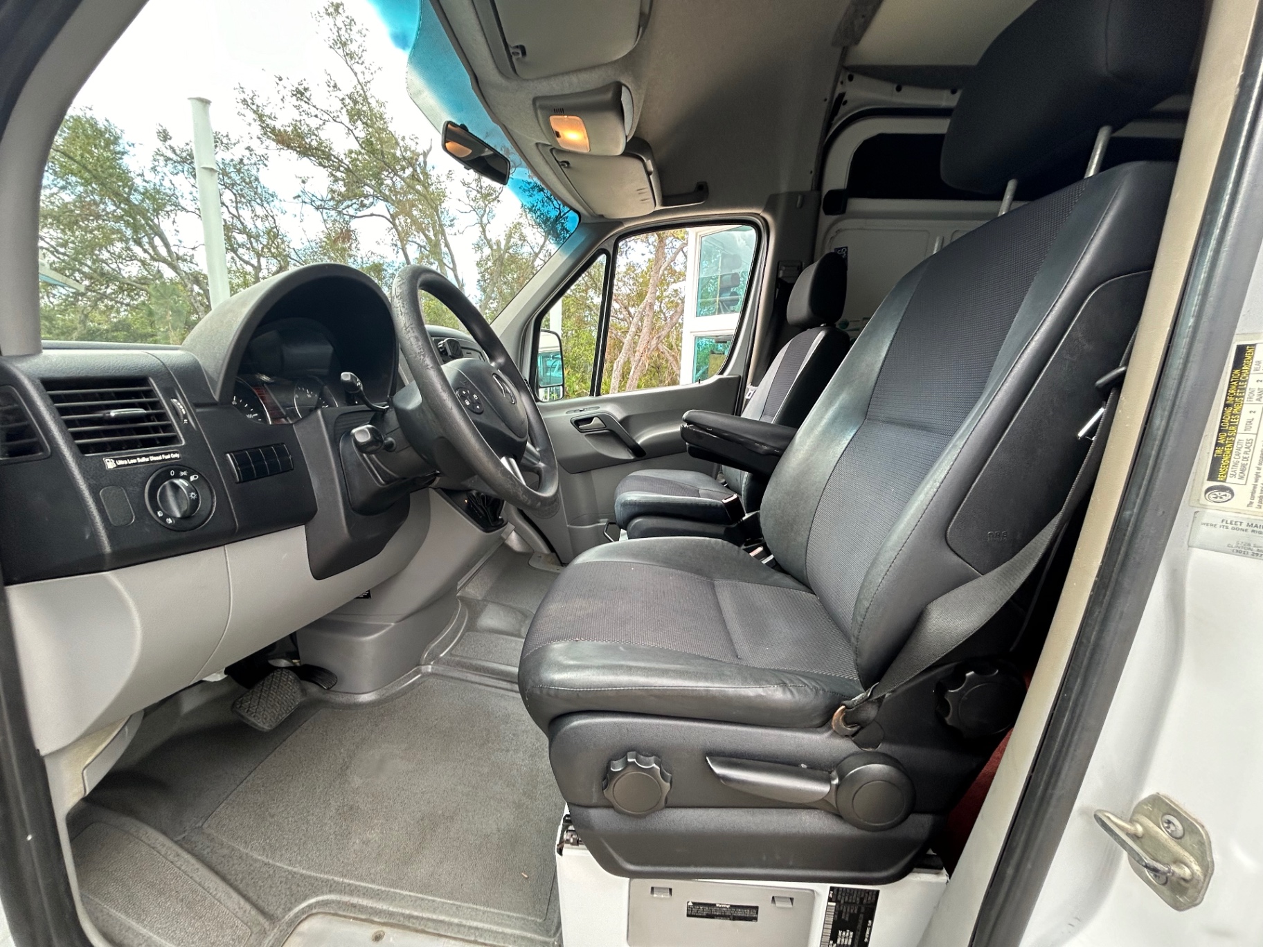 2014 Mercedes-Benz Sprinter Cargo Van Base photo 17