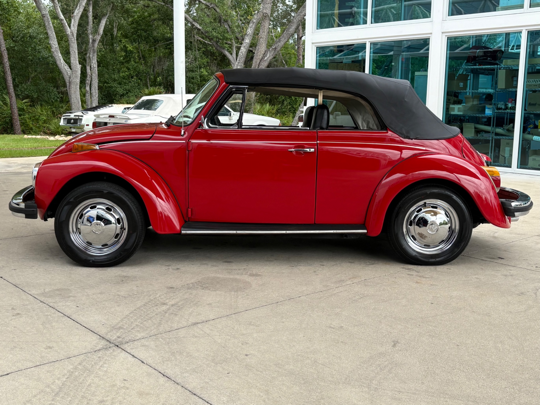 Vehicle photo 24