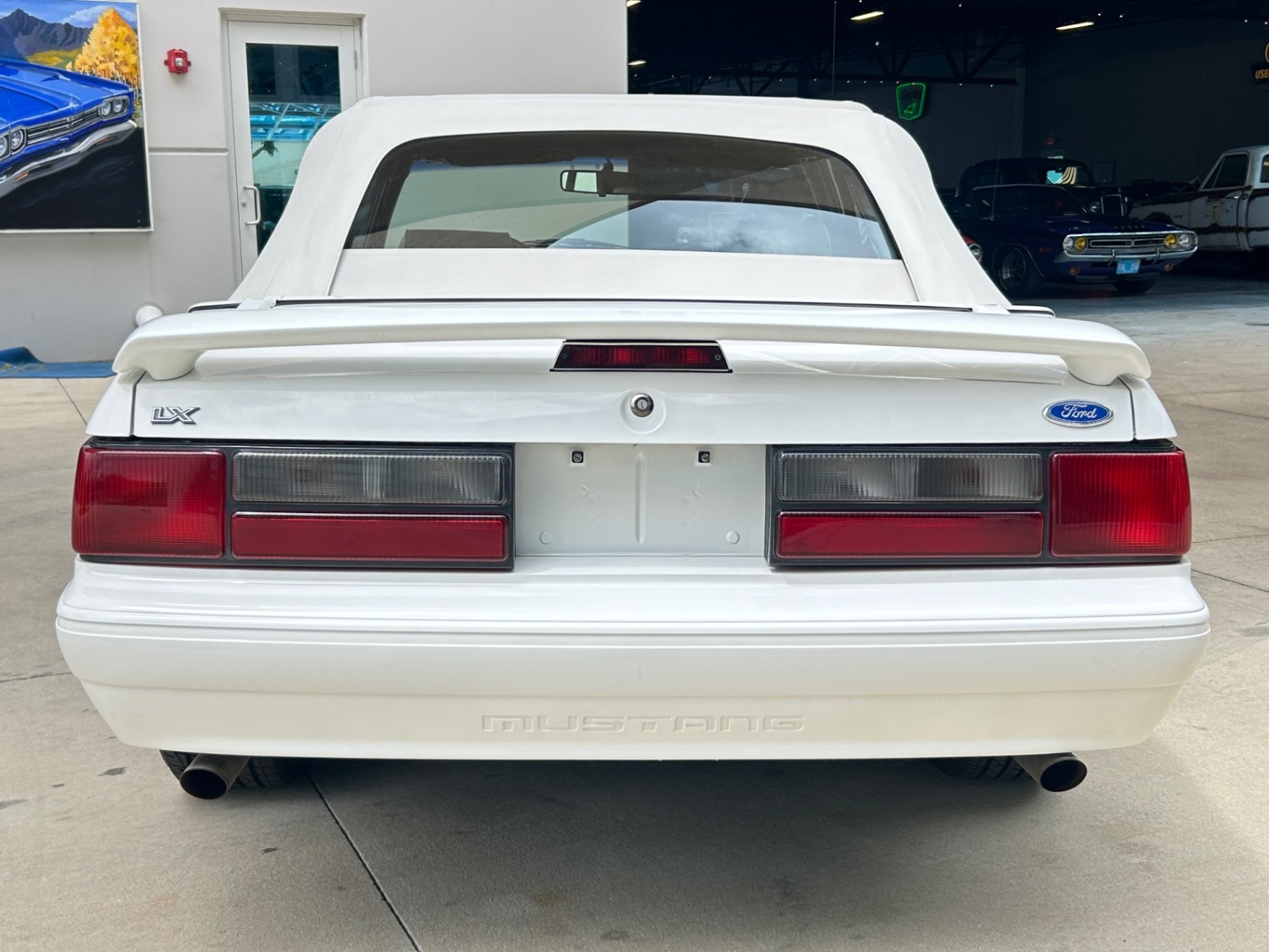 Vehicle photo 23