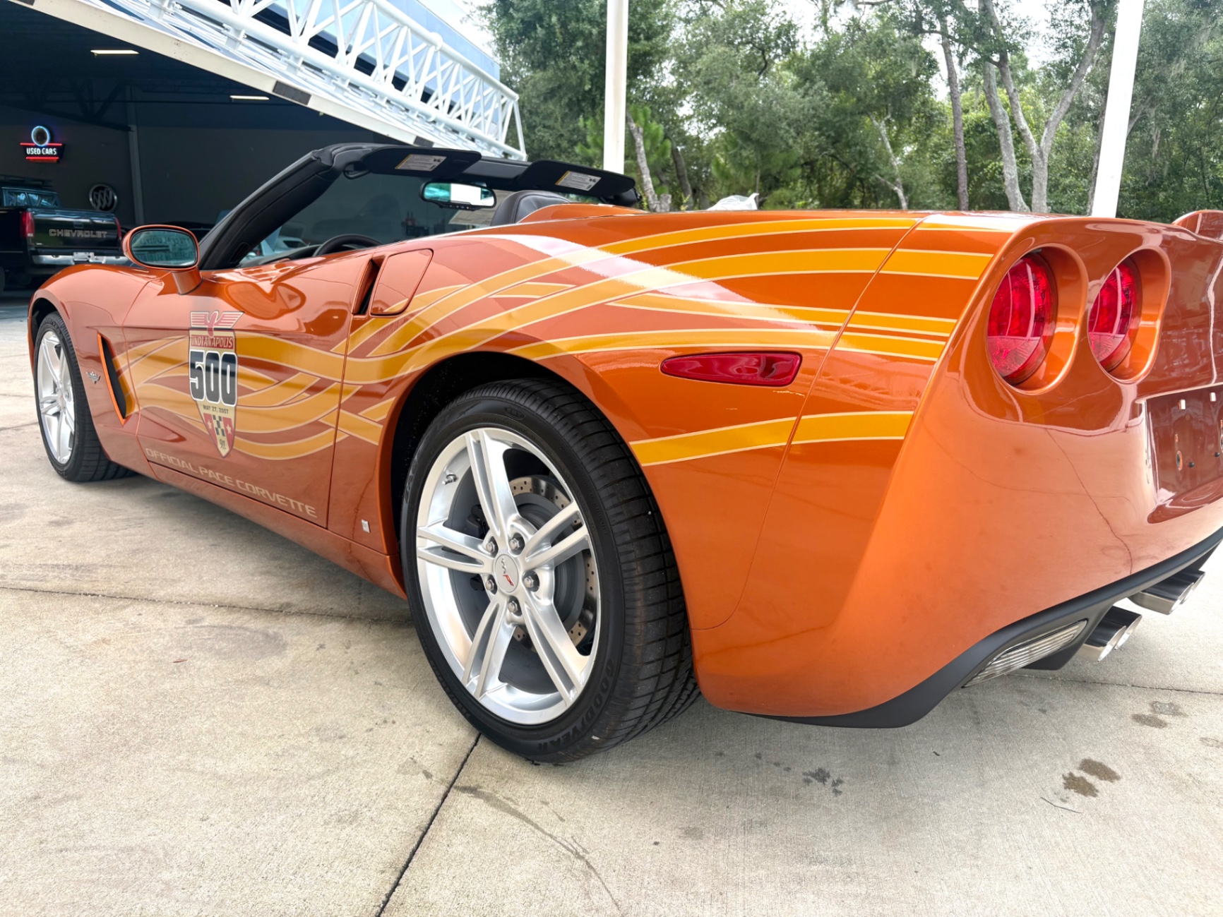 Vehicle photo 15