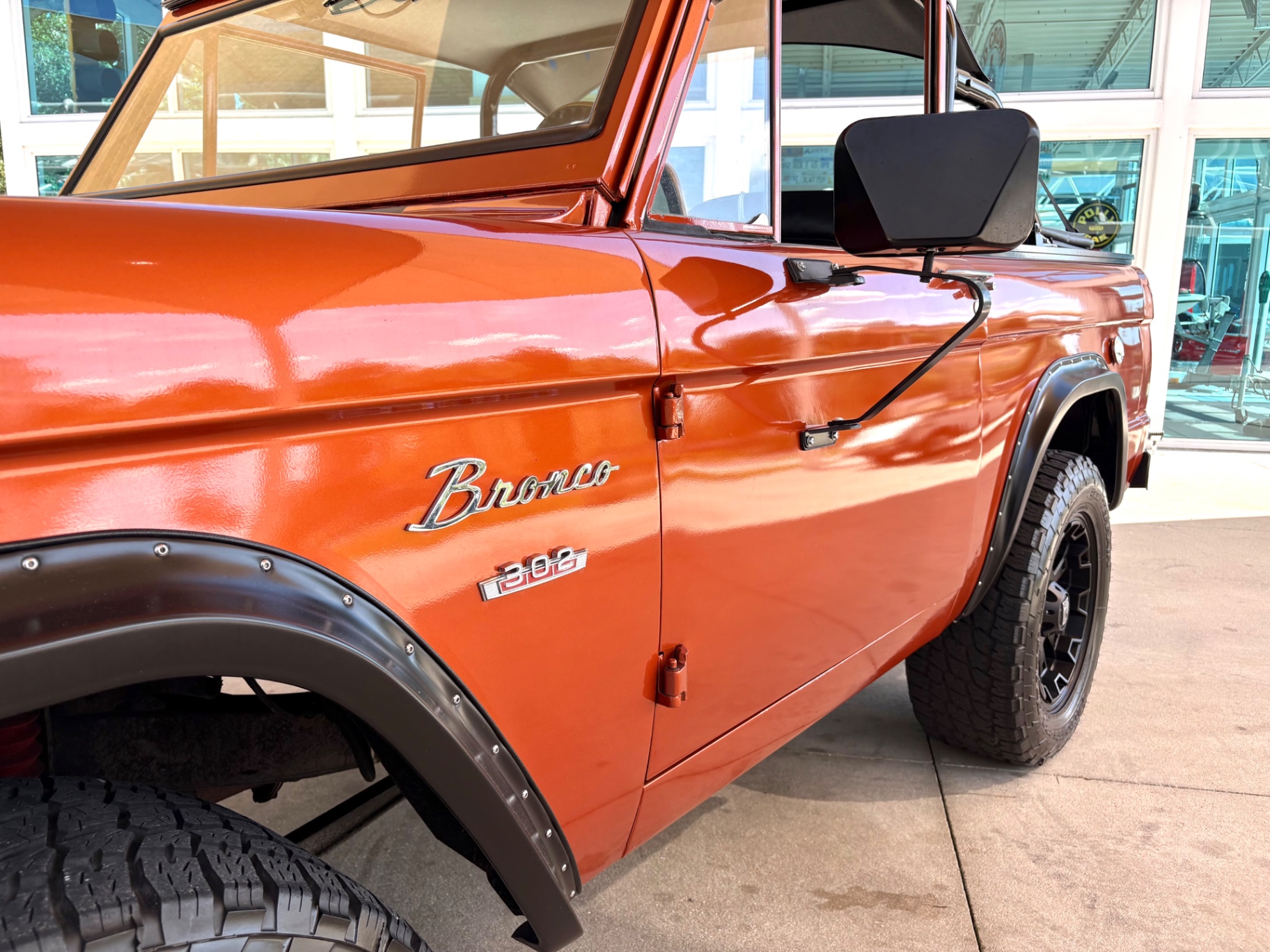 Vehicle photo 12
