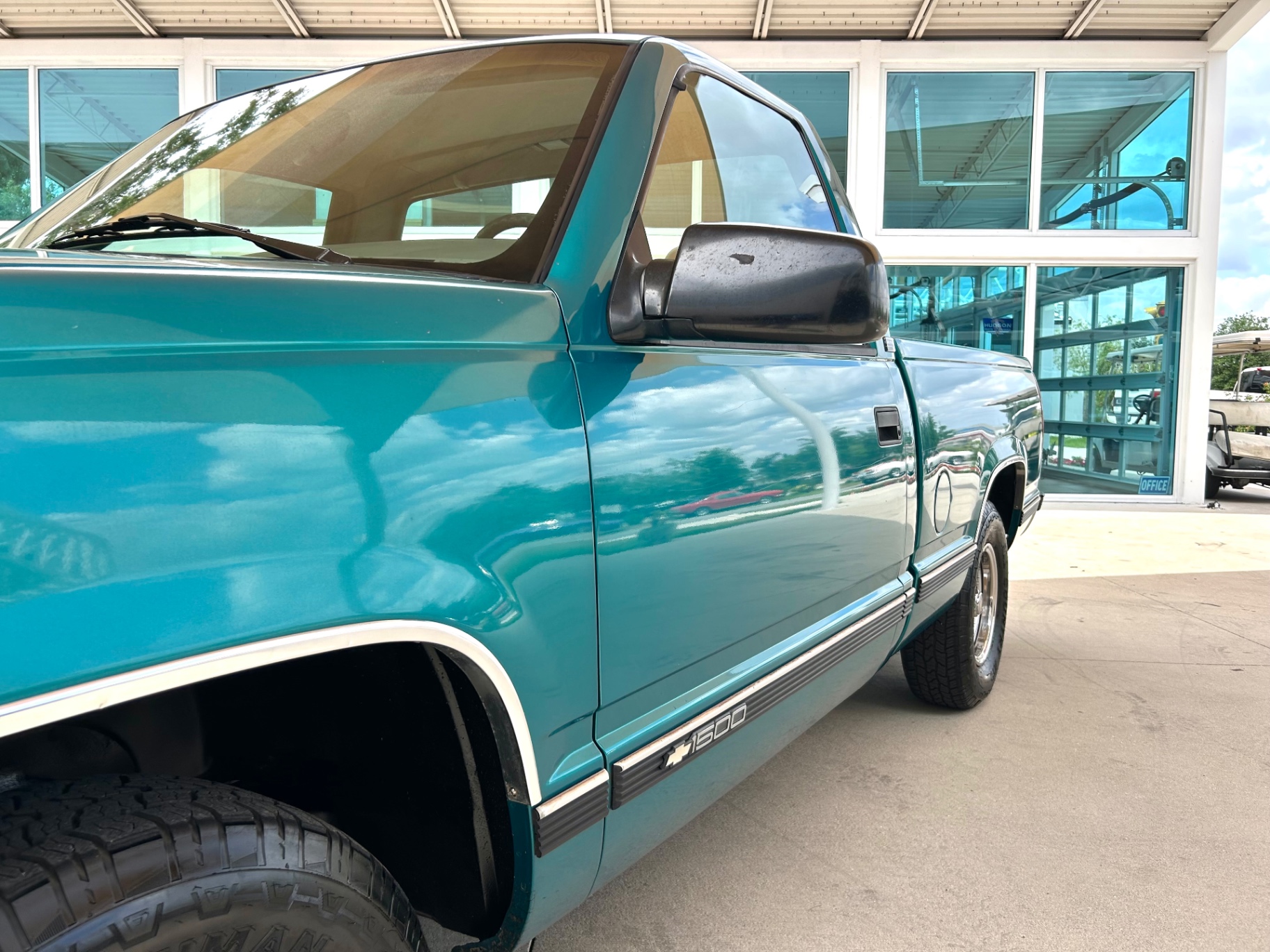 Vehicle photo 12