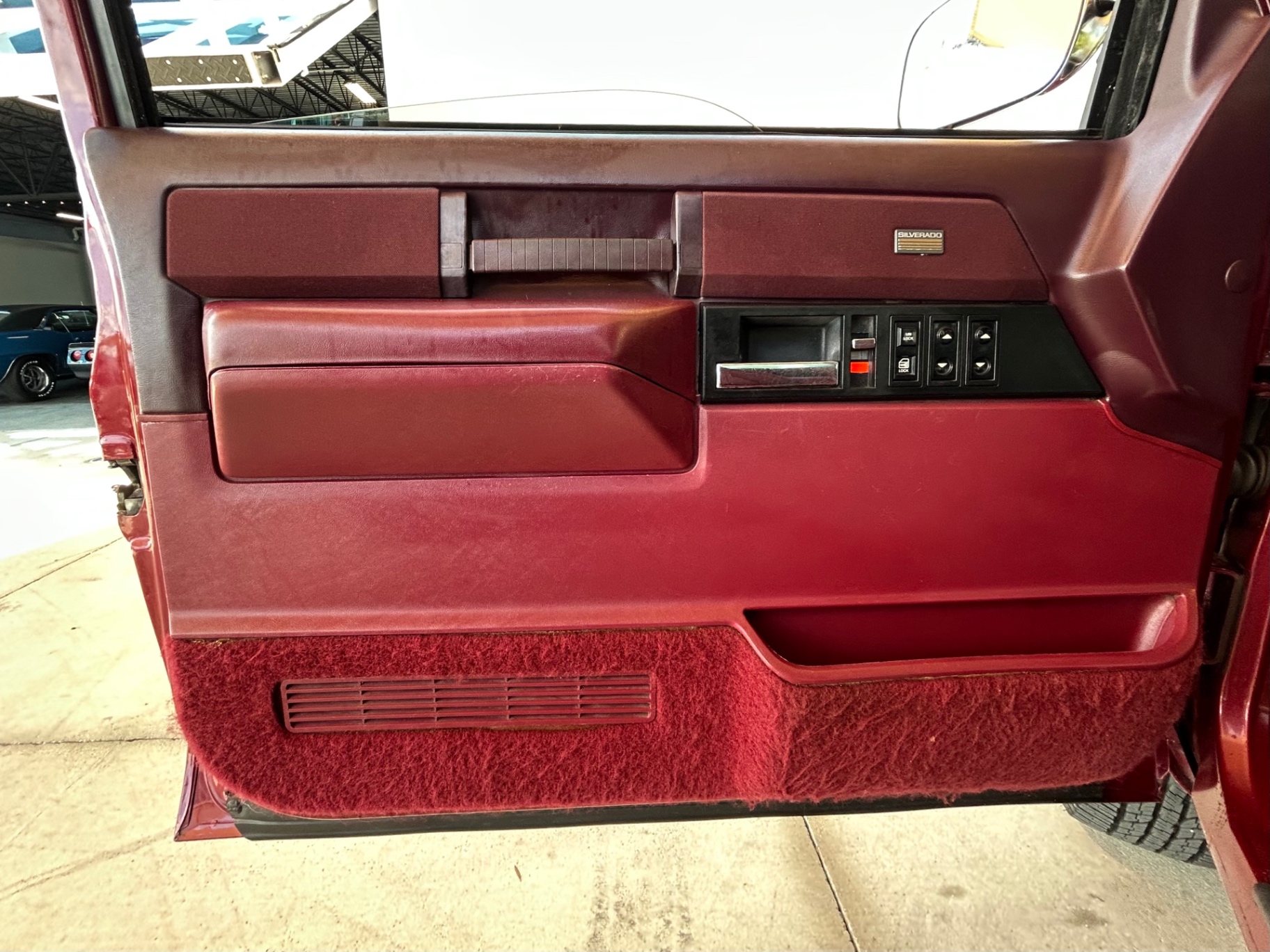 Vehicle photo 34
