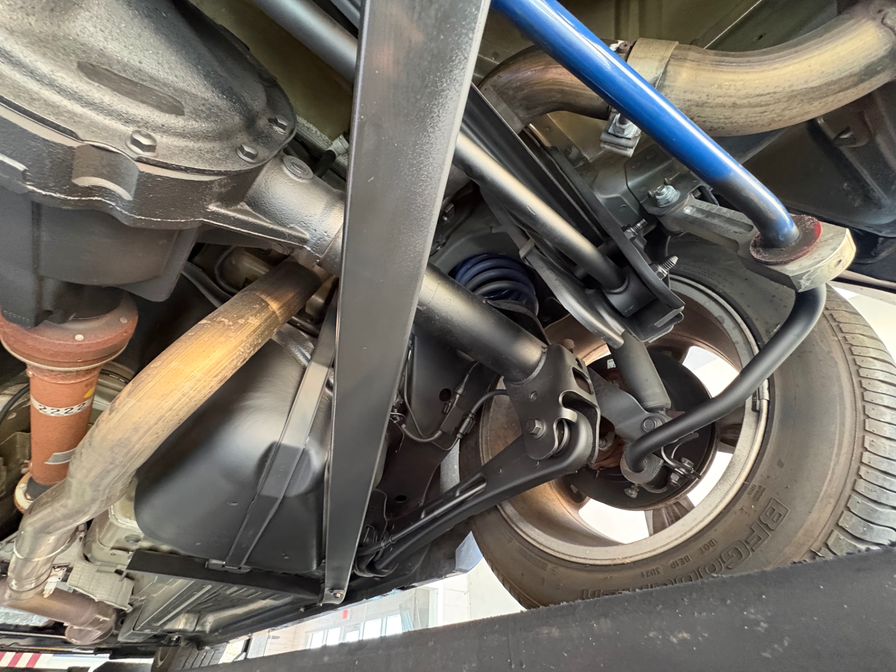 Vehicle photo 54