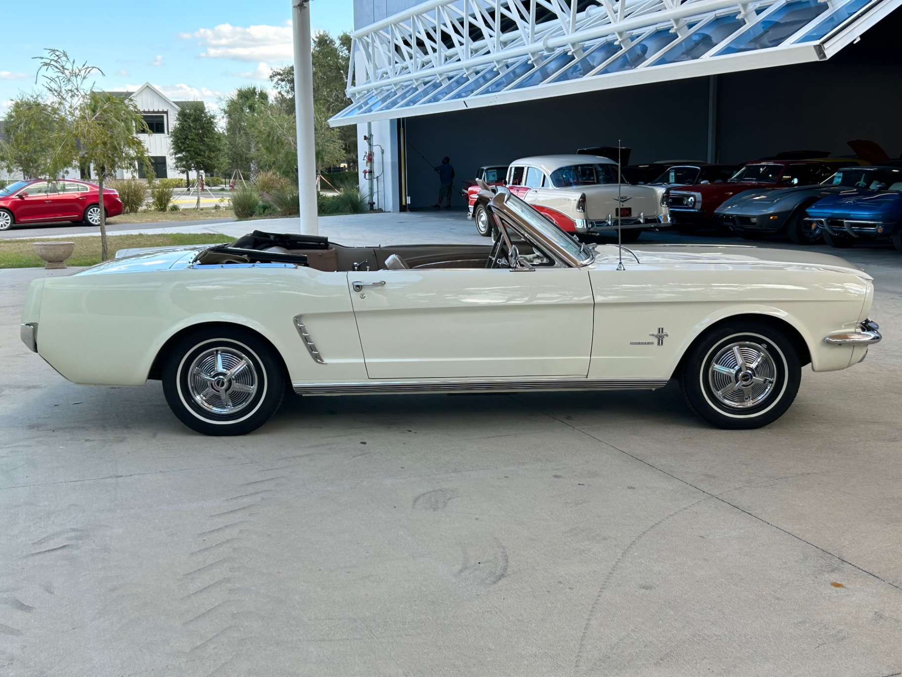 Vehicle photo 4