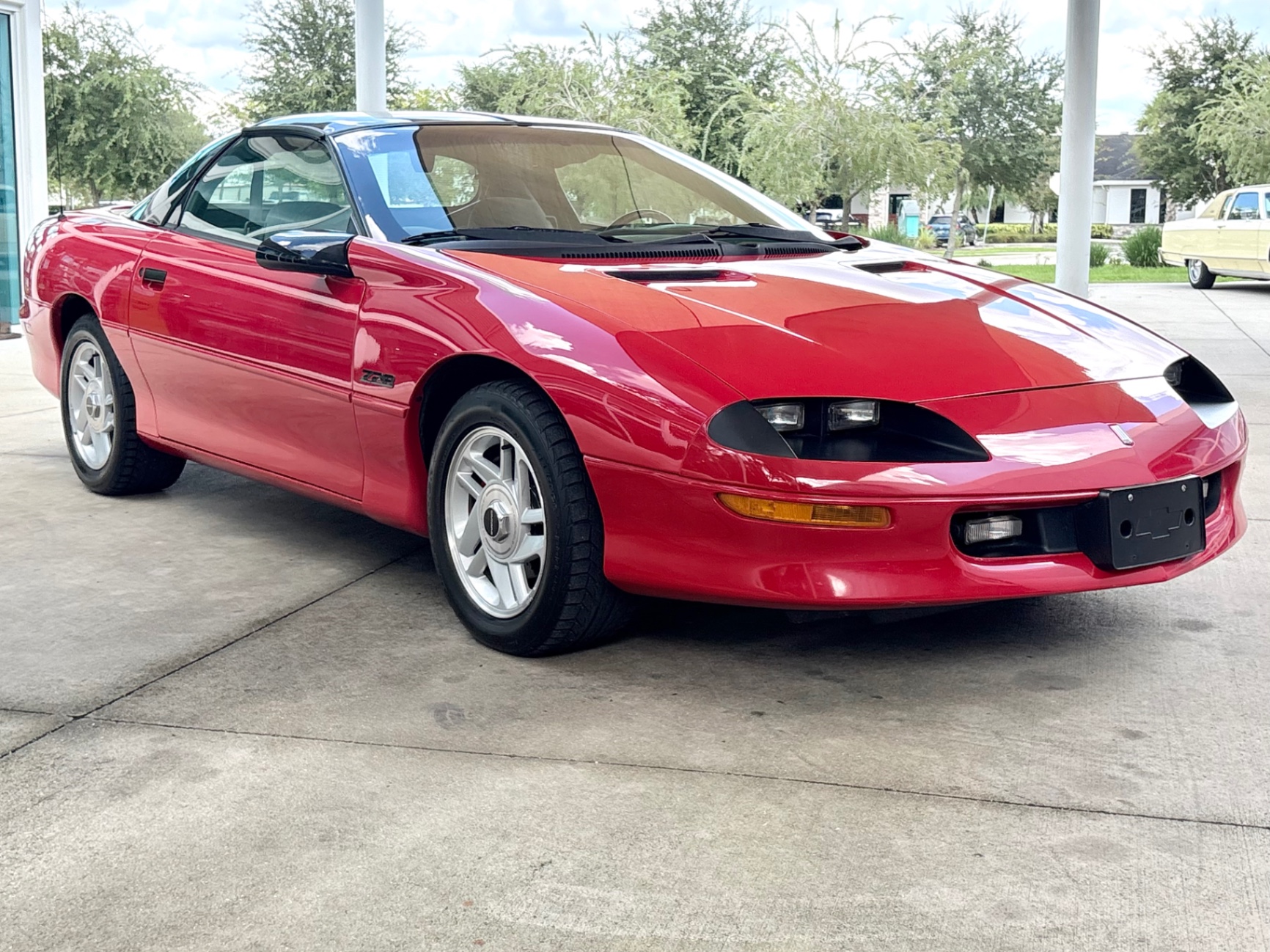 Vehicle photo 4