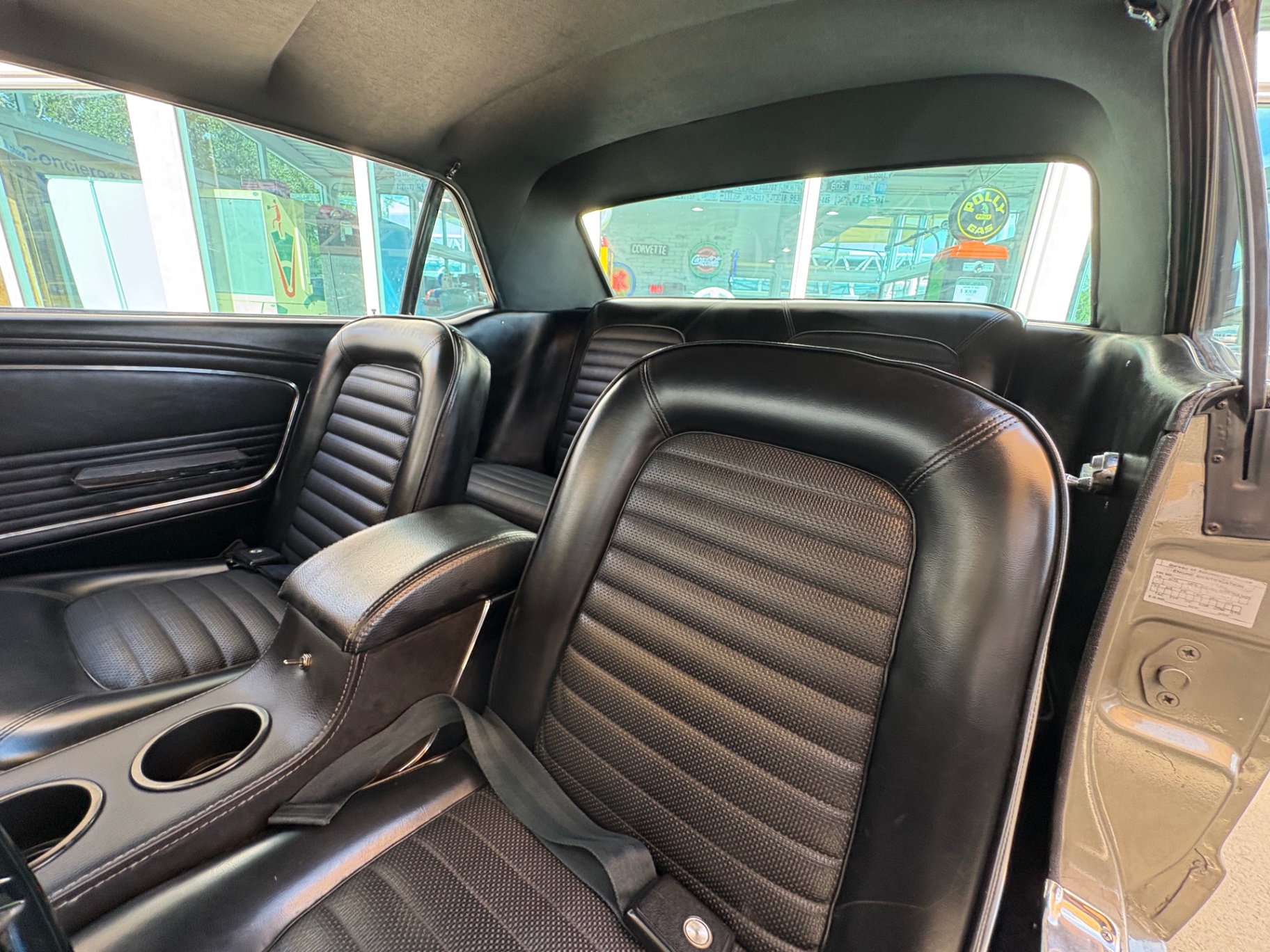Vehicle photo 35