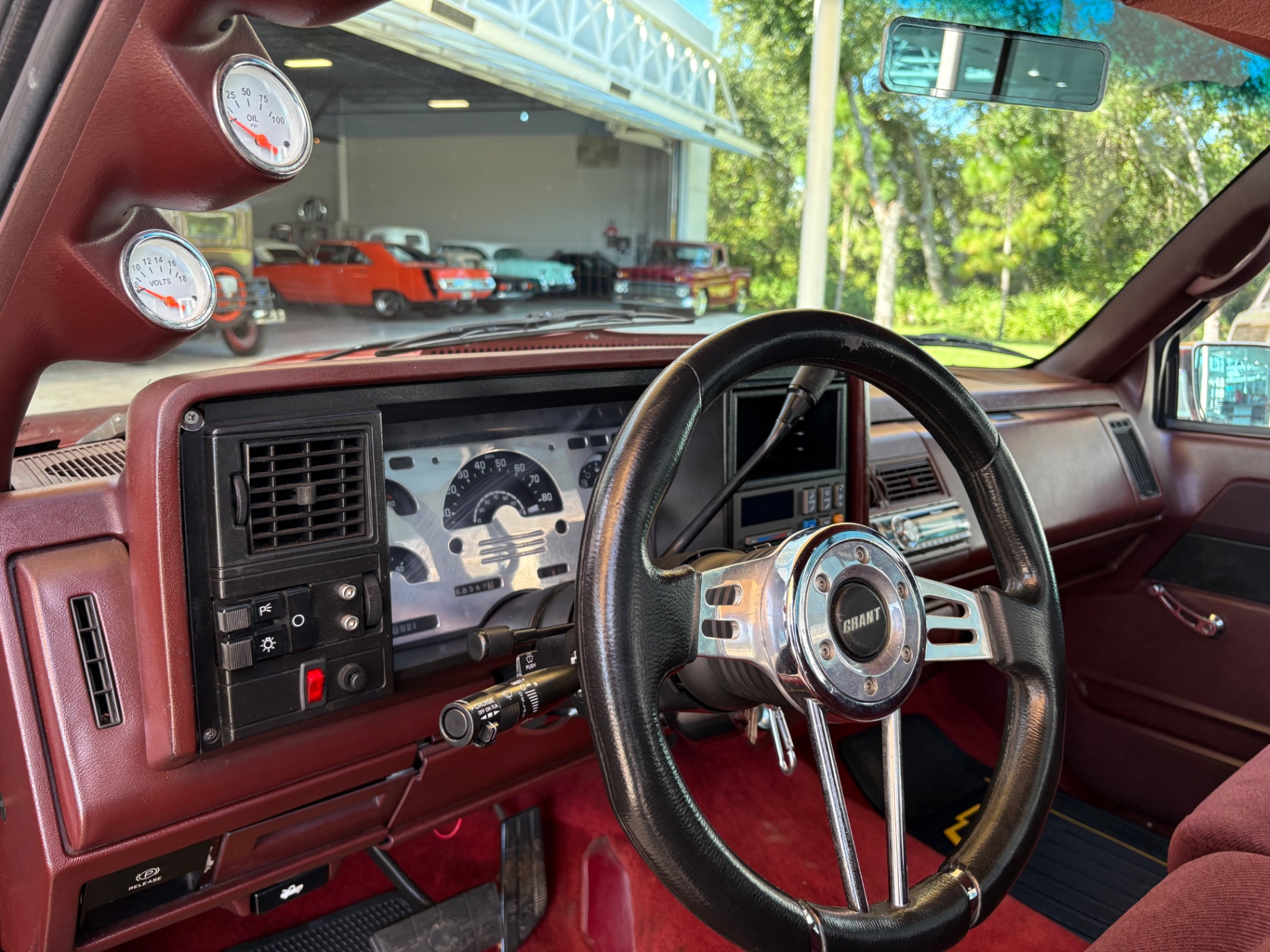 Vehicle photo 28
