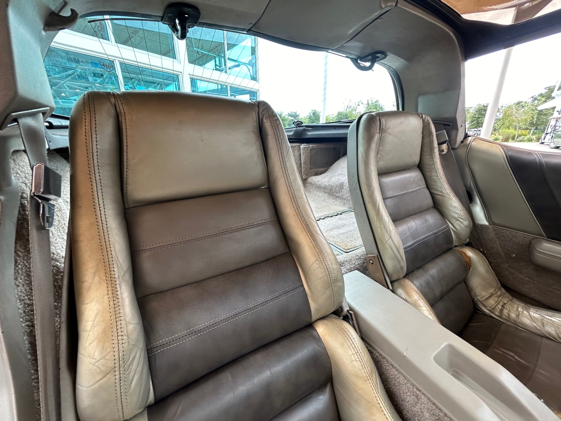 Vehicle photo 24