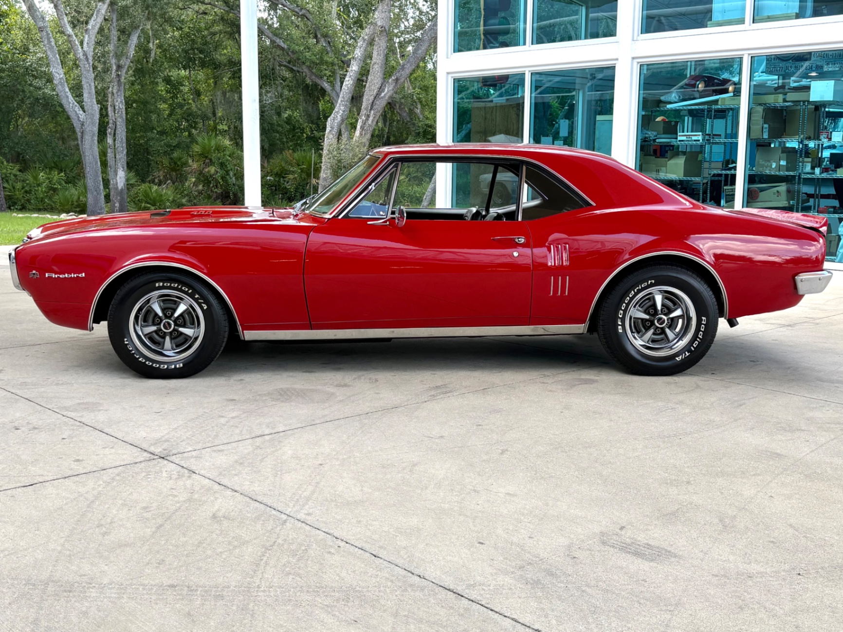 Vehicle photo 10