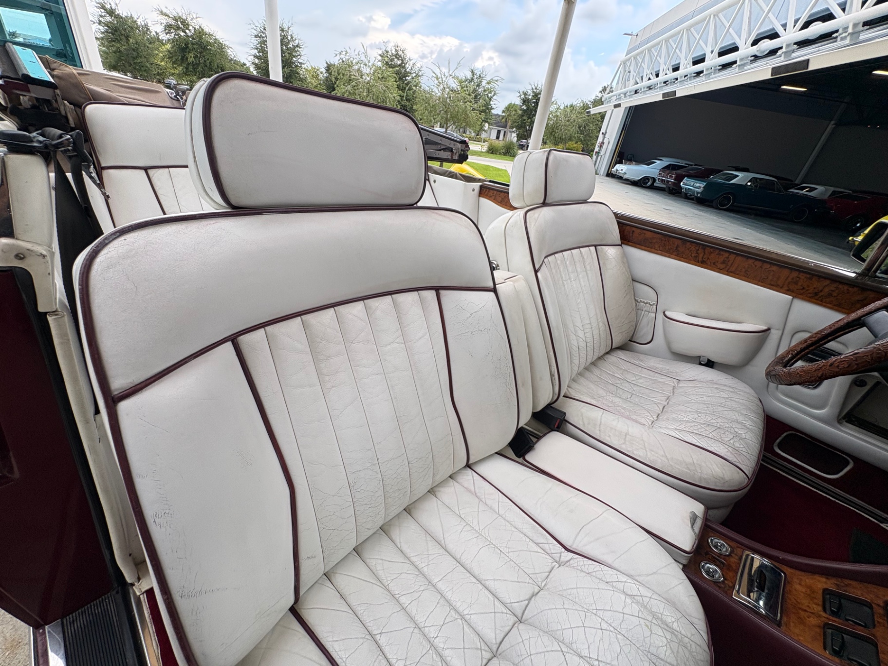 Vehicle photo 46