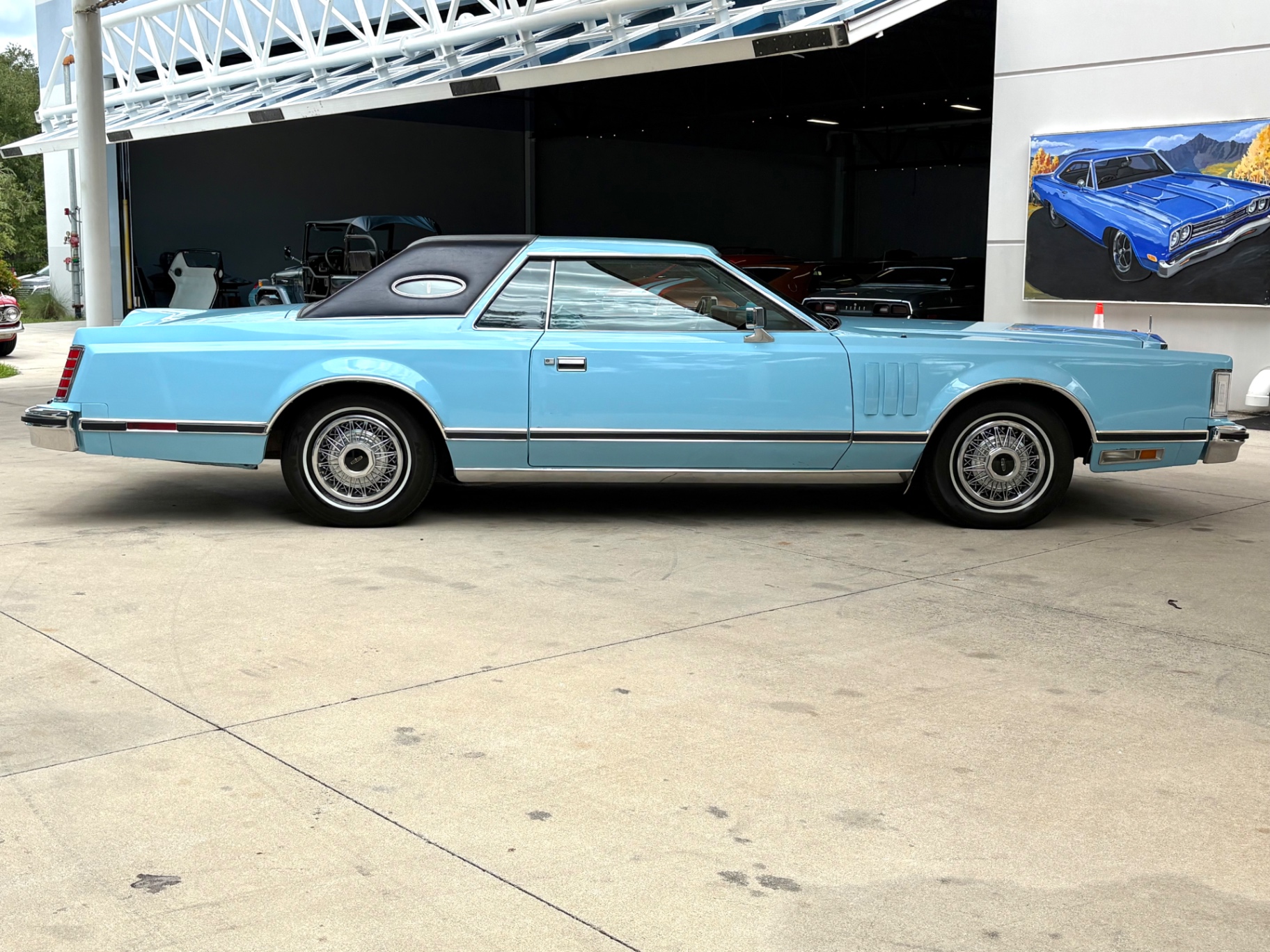 Vehicle photo 5