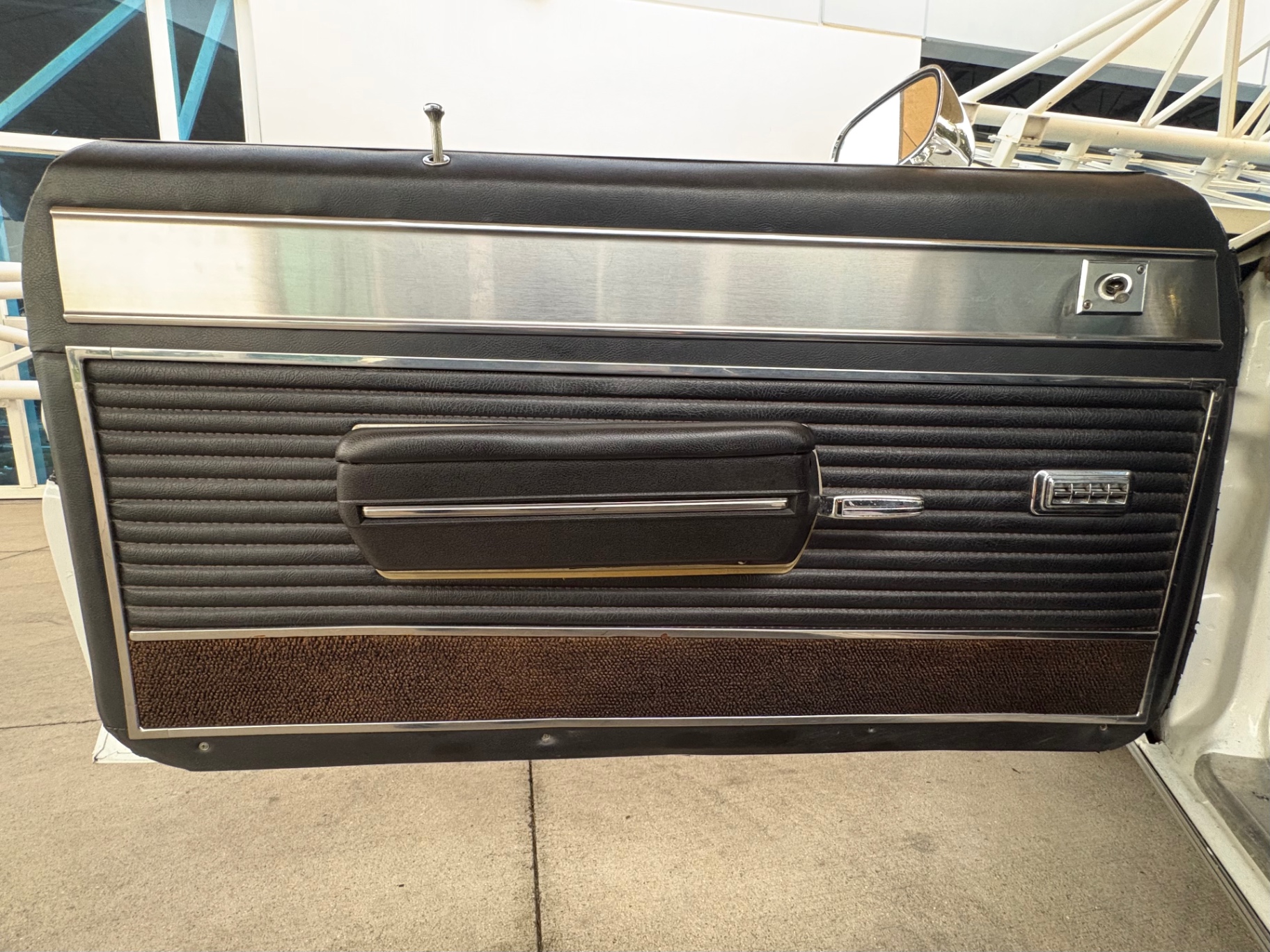 Vehicle photo 33