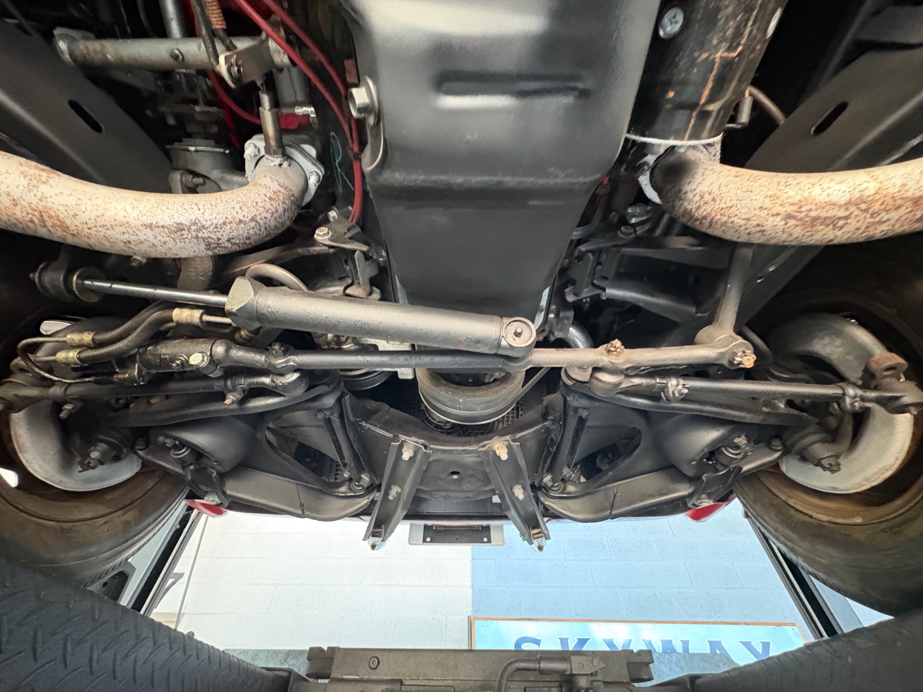 Vehicle photo 54