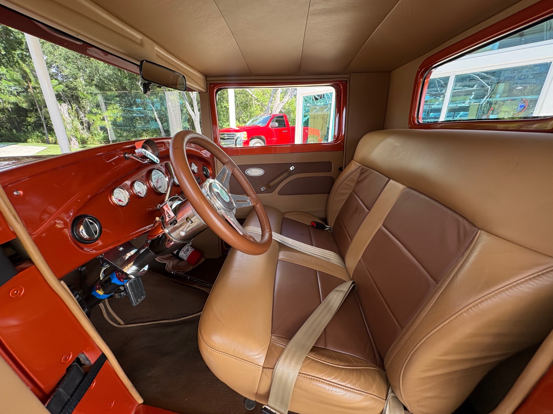 Vehicle photo 28