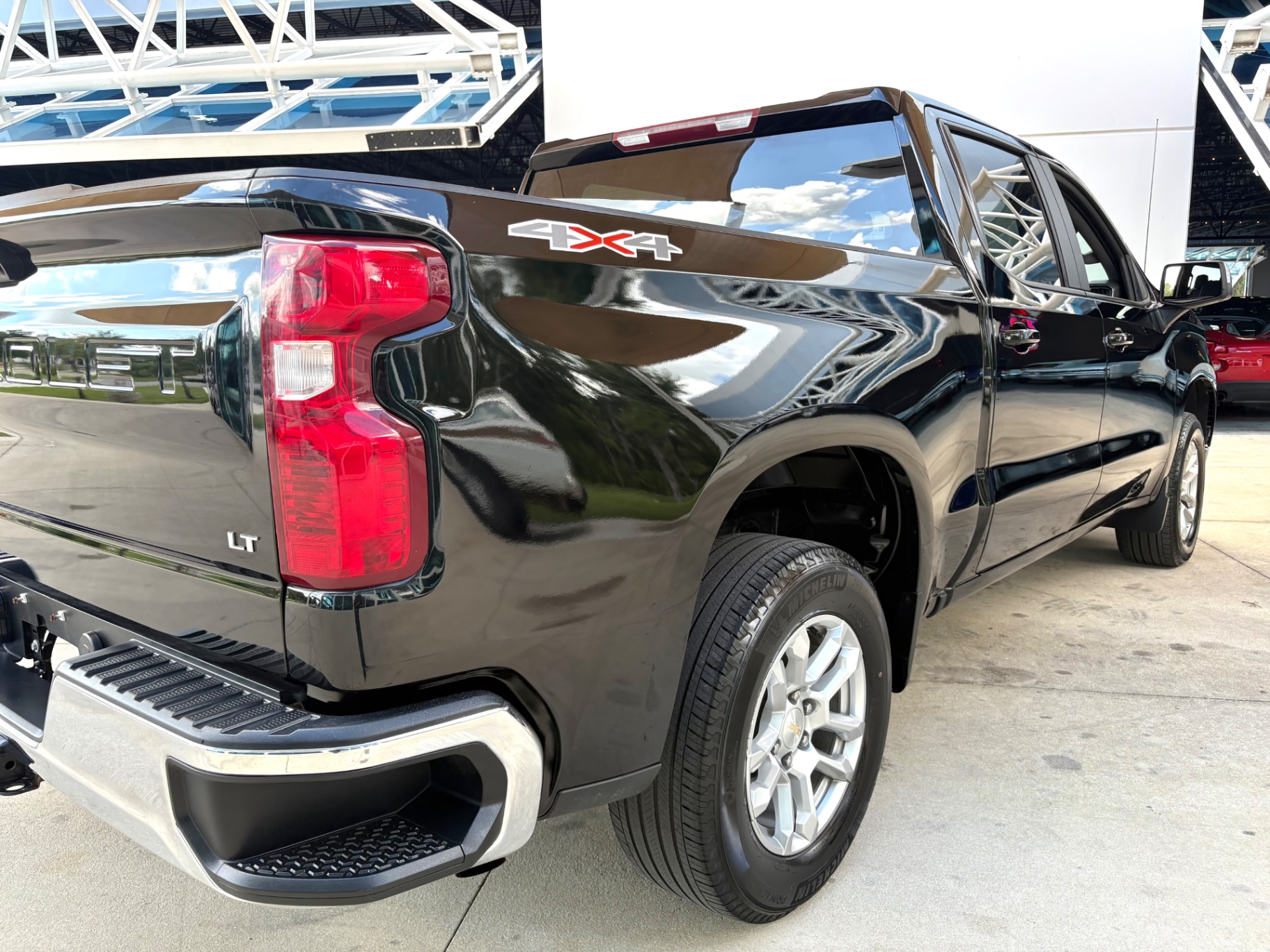 Vehicle photo 15