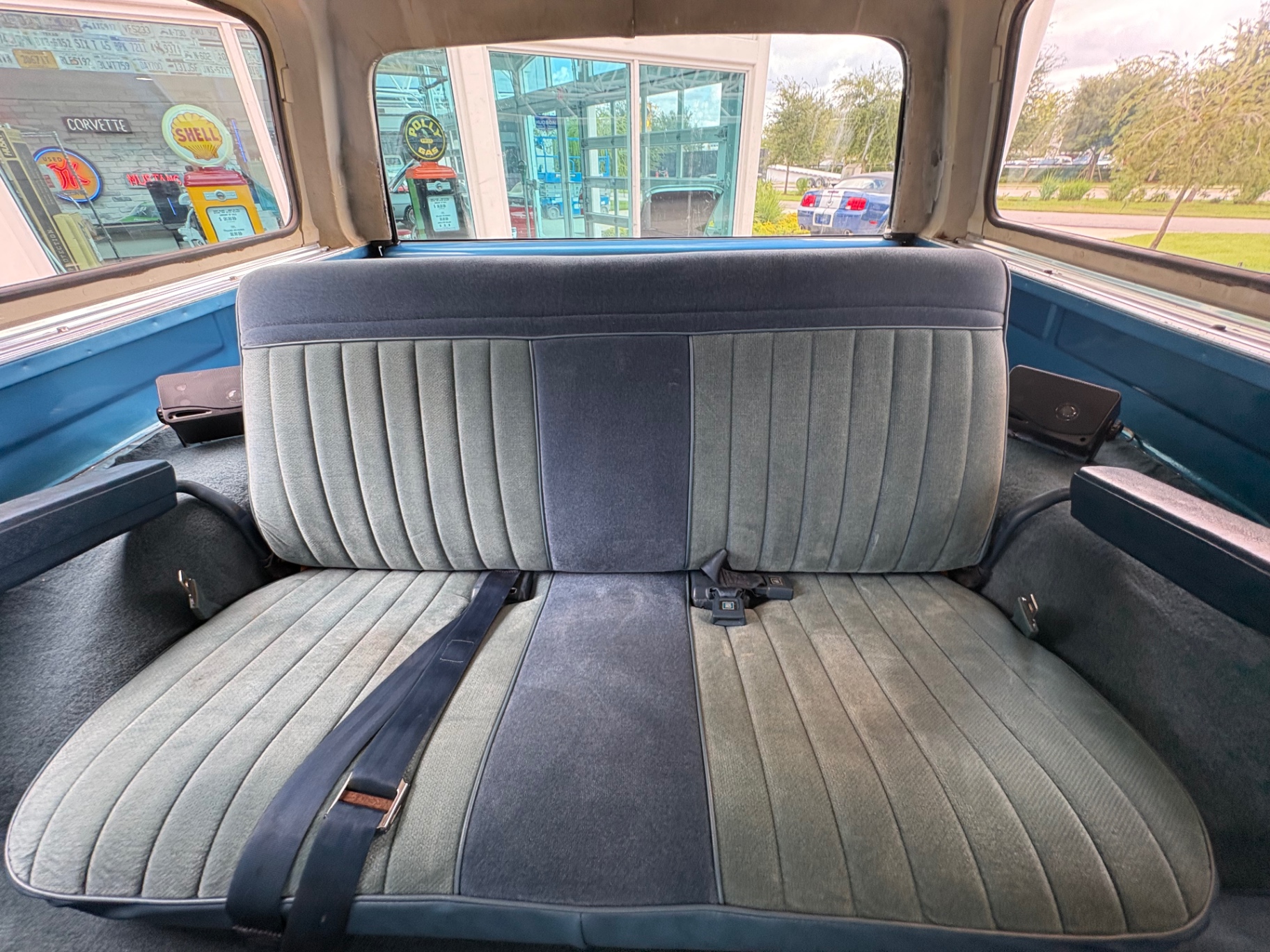 Vehicle photo 34
