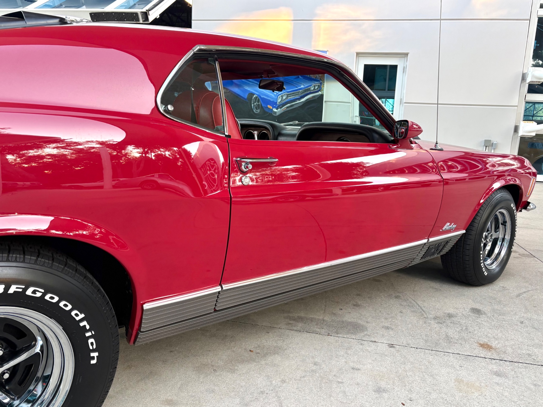 Vehicle photo 17