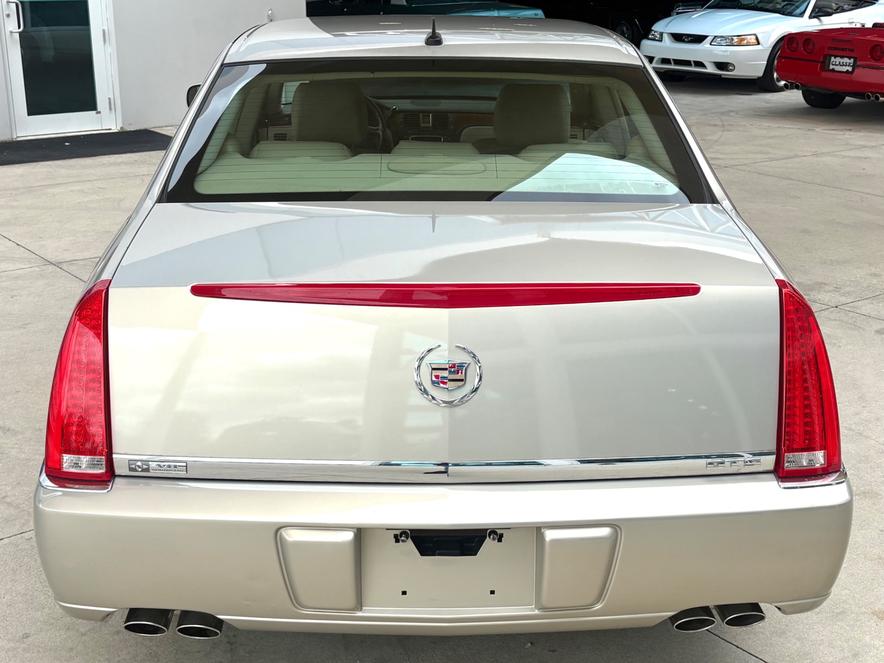 Vehicle photo 8