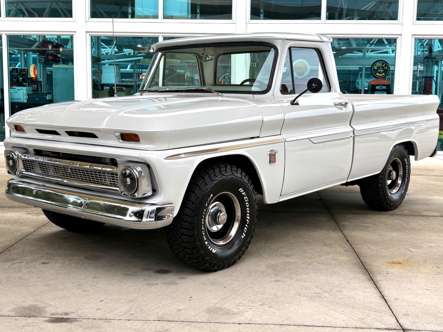 Vehicle photo 11