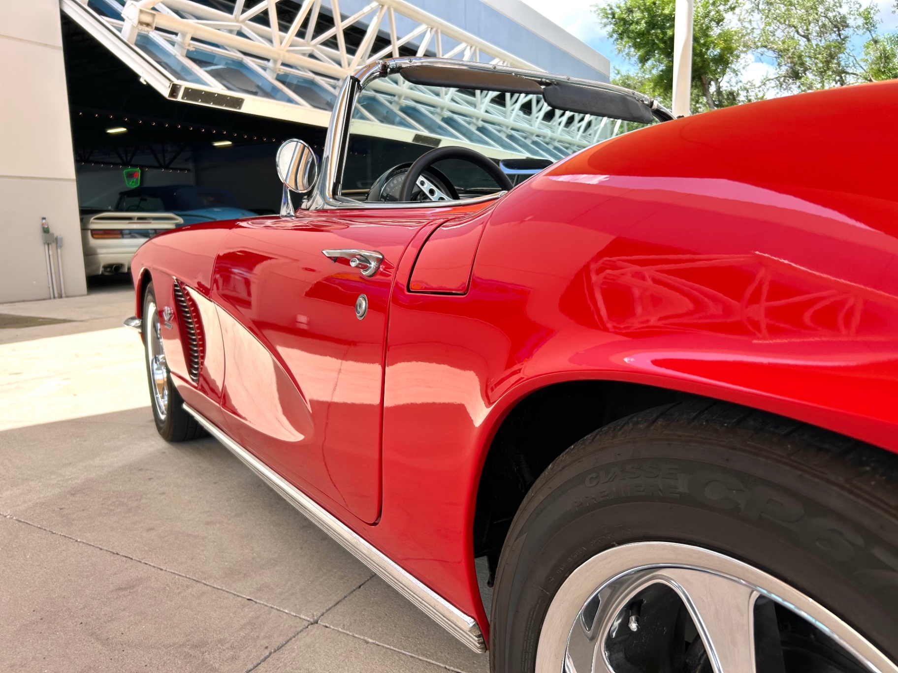 Vehicle photo 12