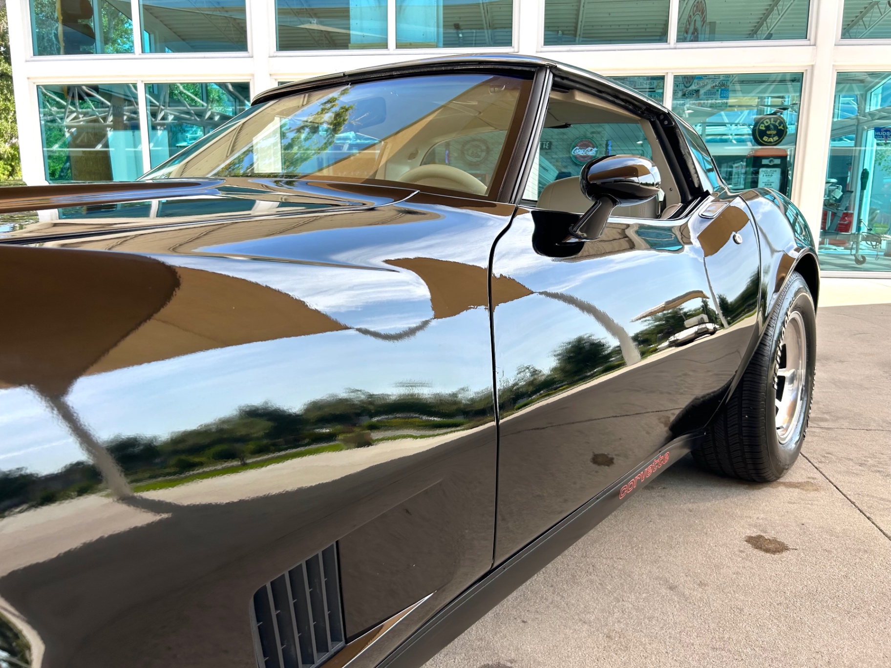 Vehicle photo 11