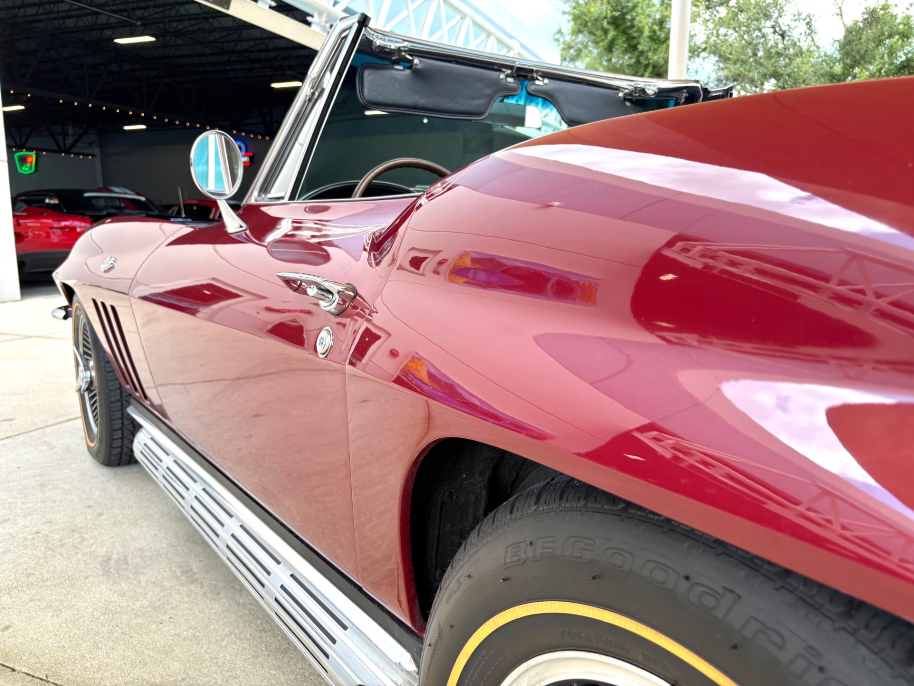 Vehicle photo 14