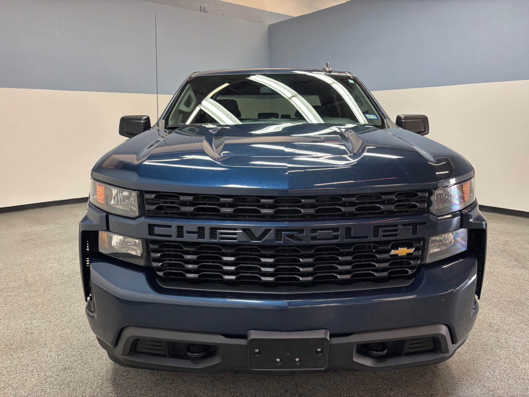 Vehicle photo 2