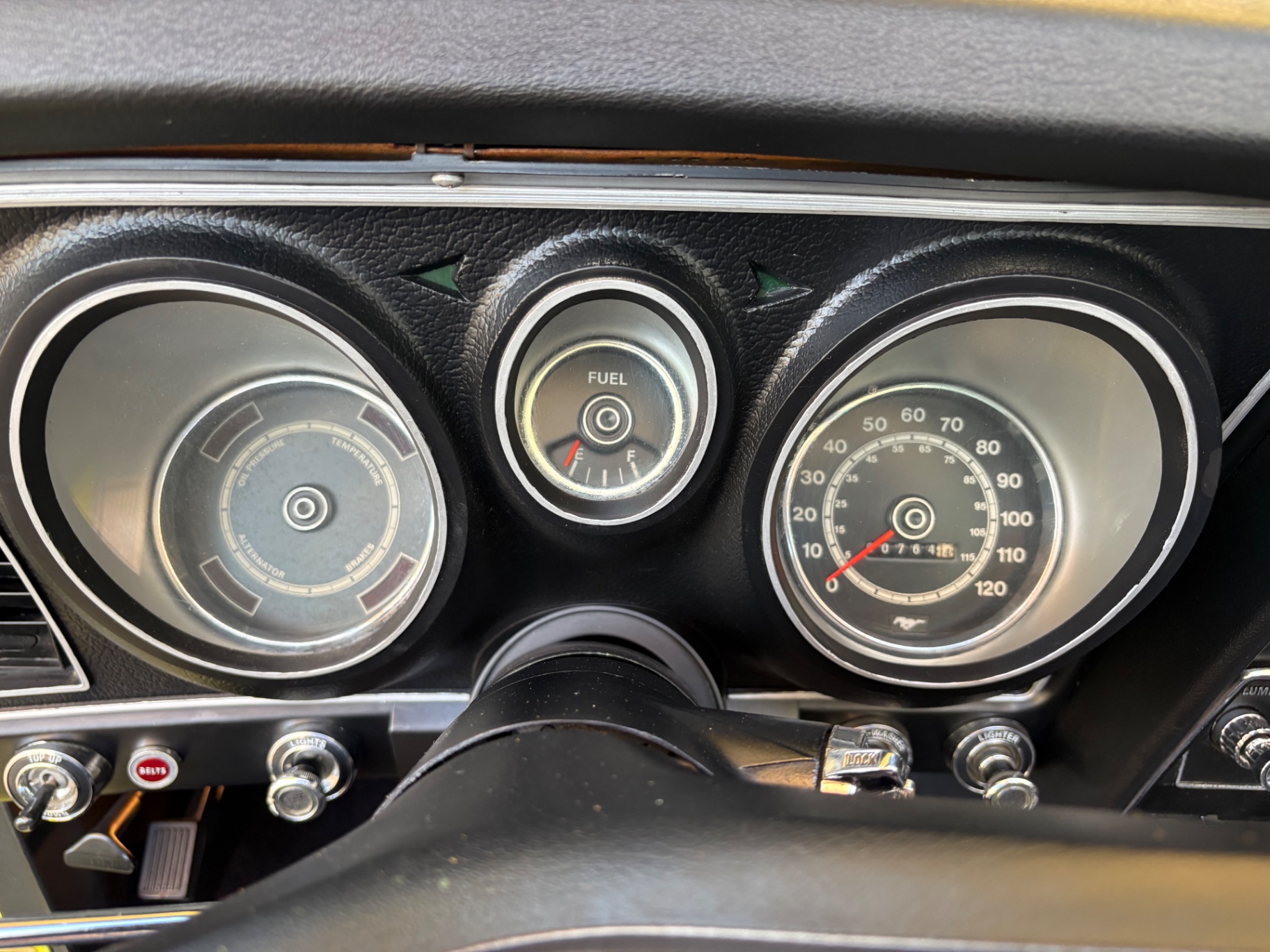 Vehicle photo 43