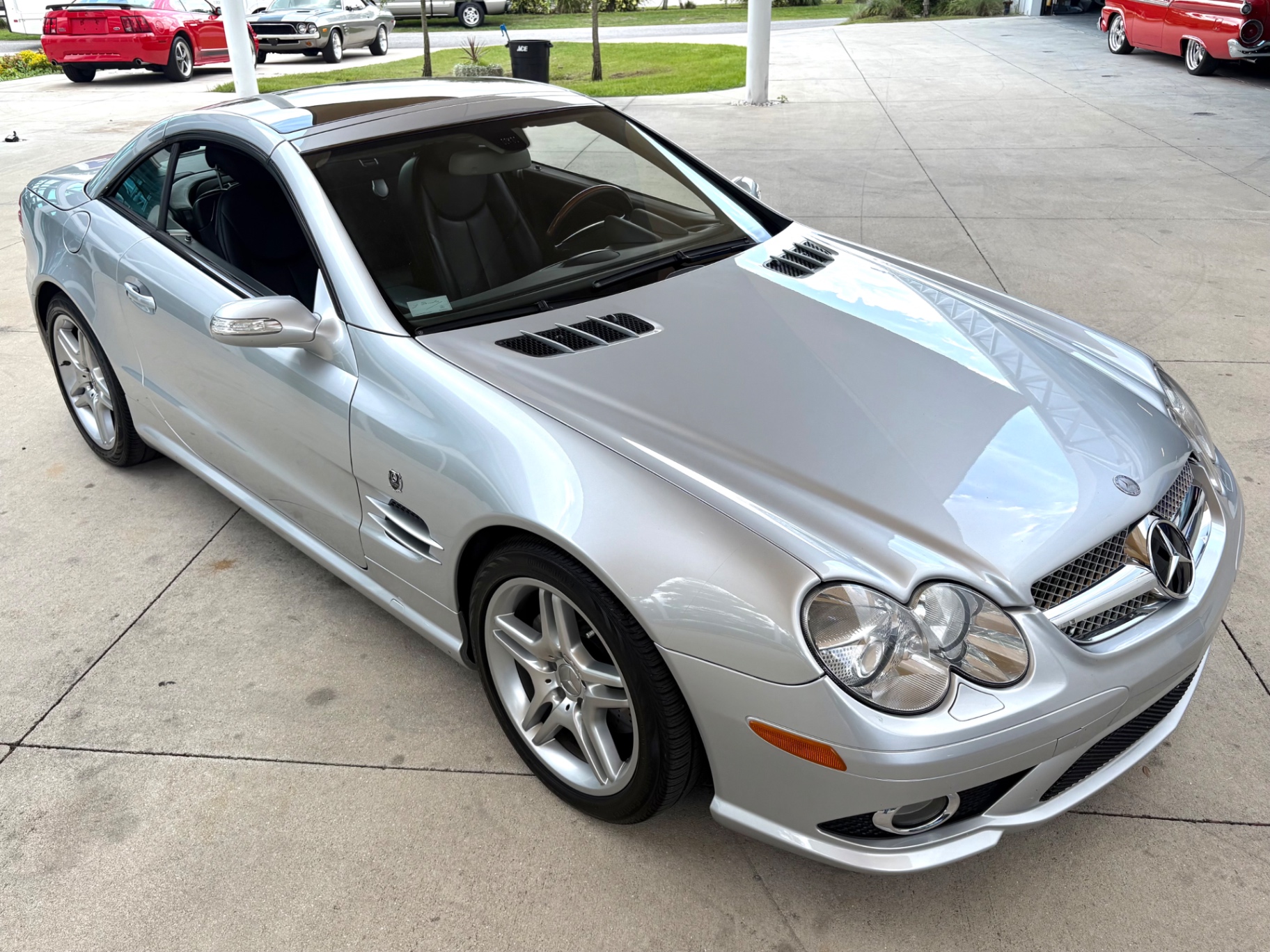 Vehicle photo 21