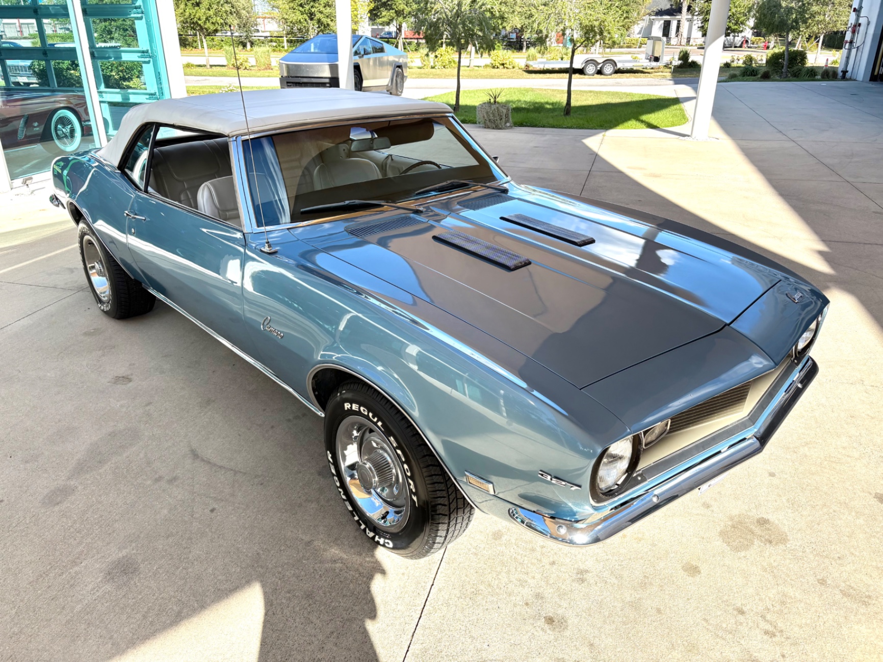 Vehicle photo 21