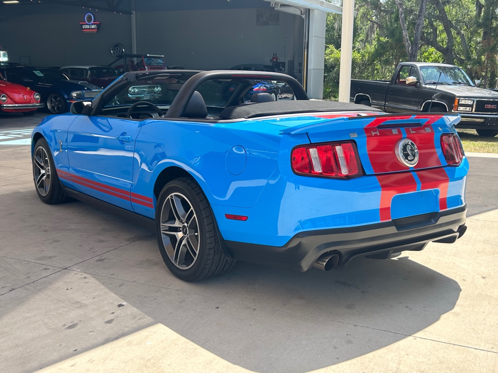 Vehicle photo 11