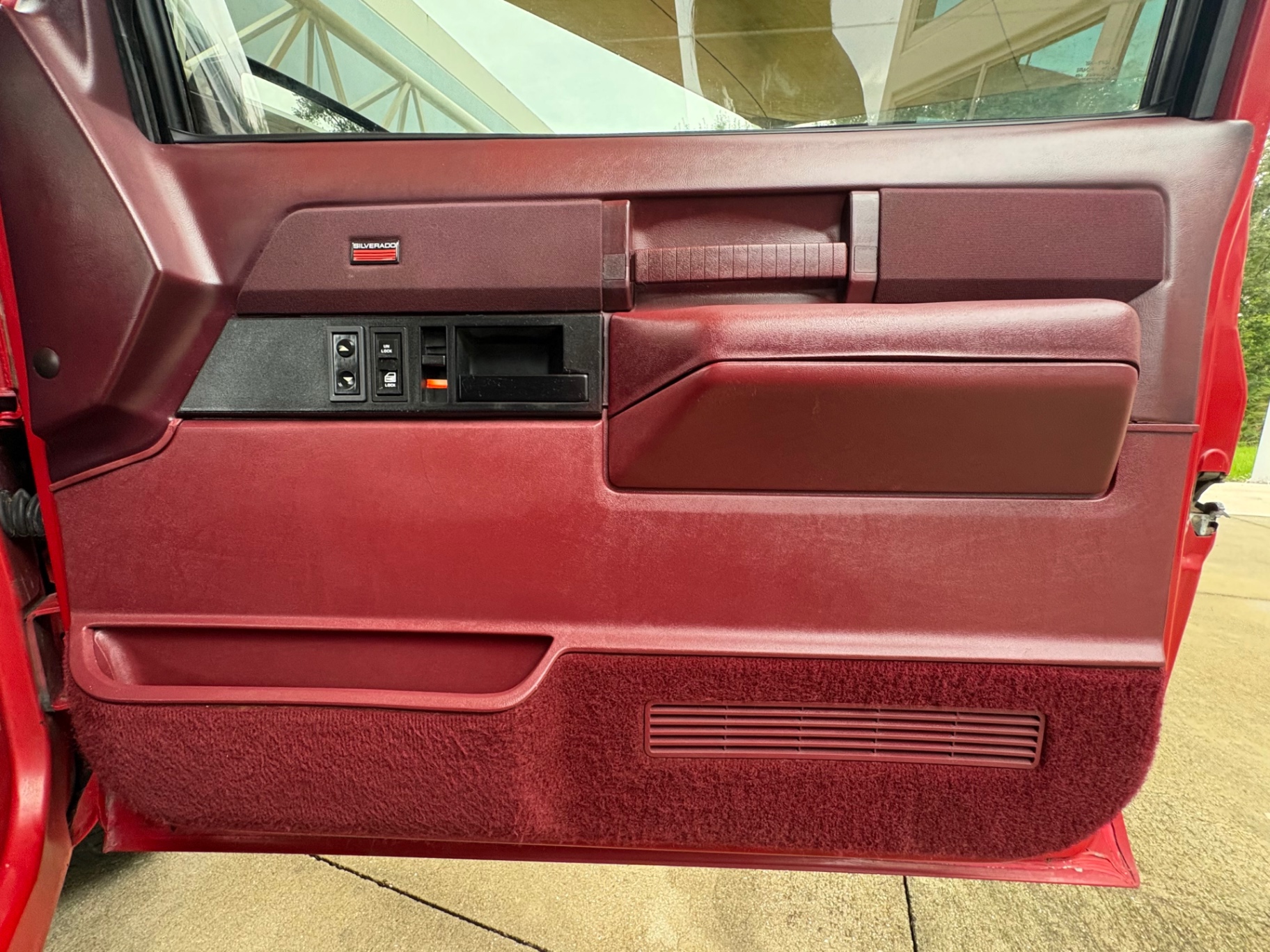 Vehicle photo 34