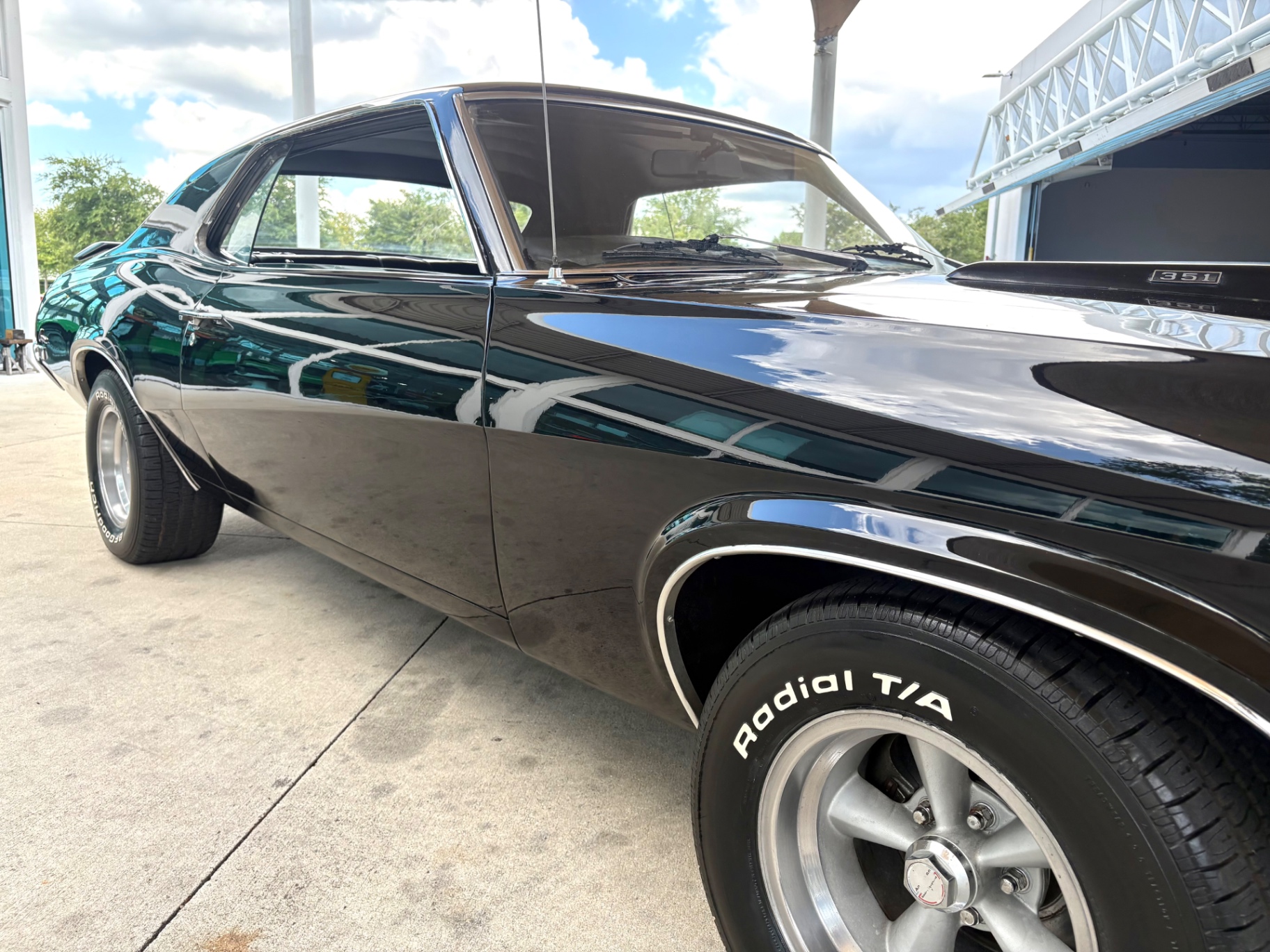 Vehicle photo 18