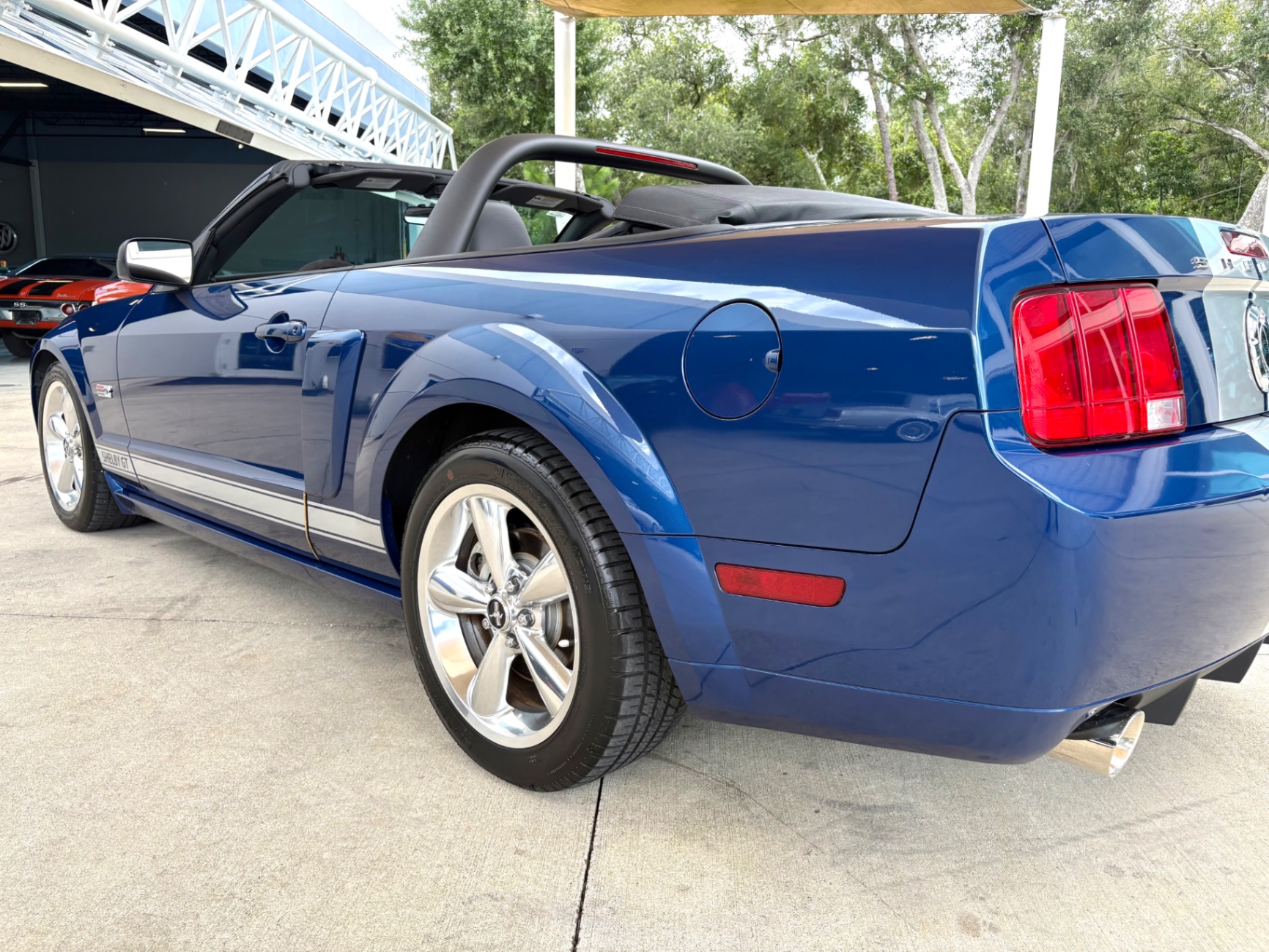 Vehicle photo 15