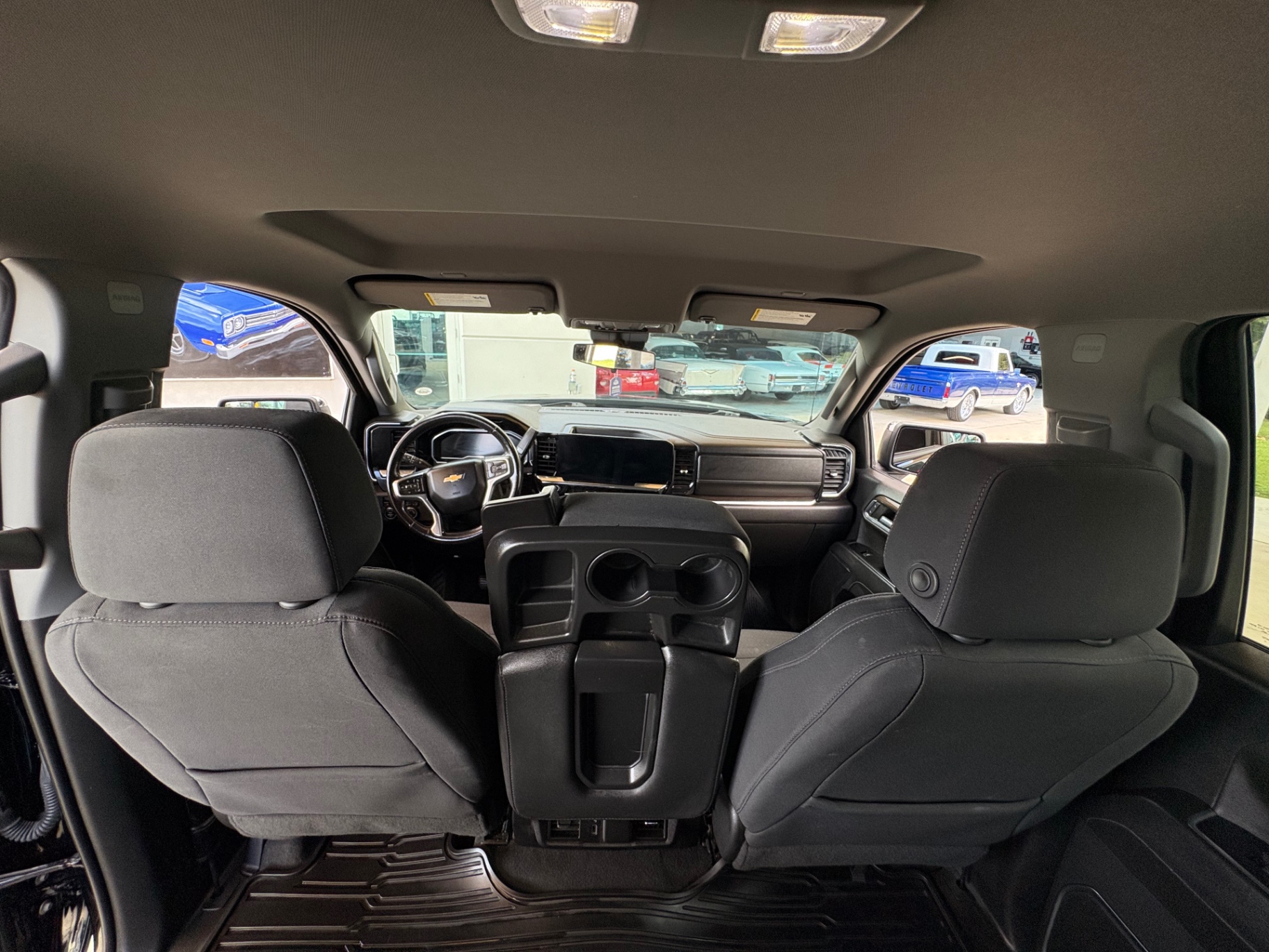 Vehicle photo 37