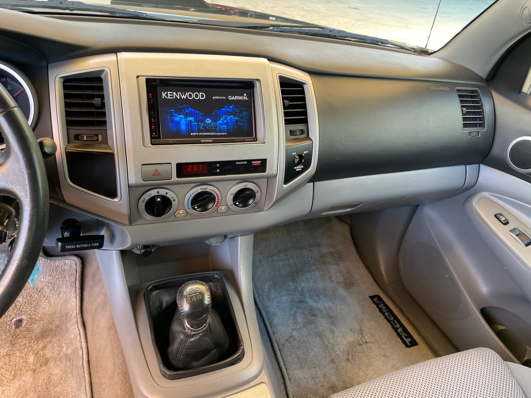 Vehicle photo 29