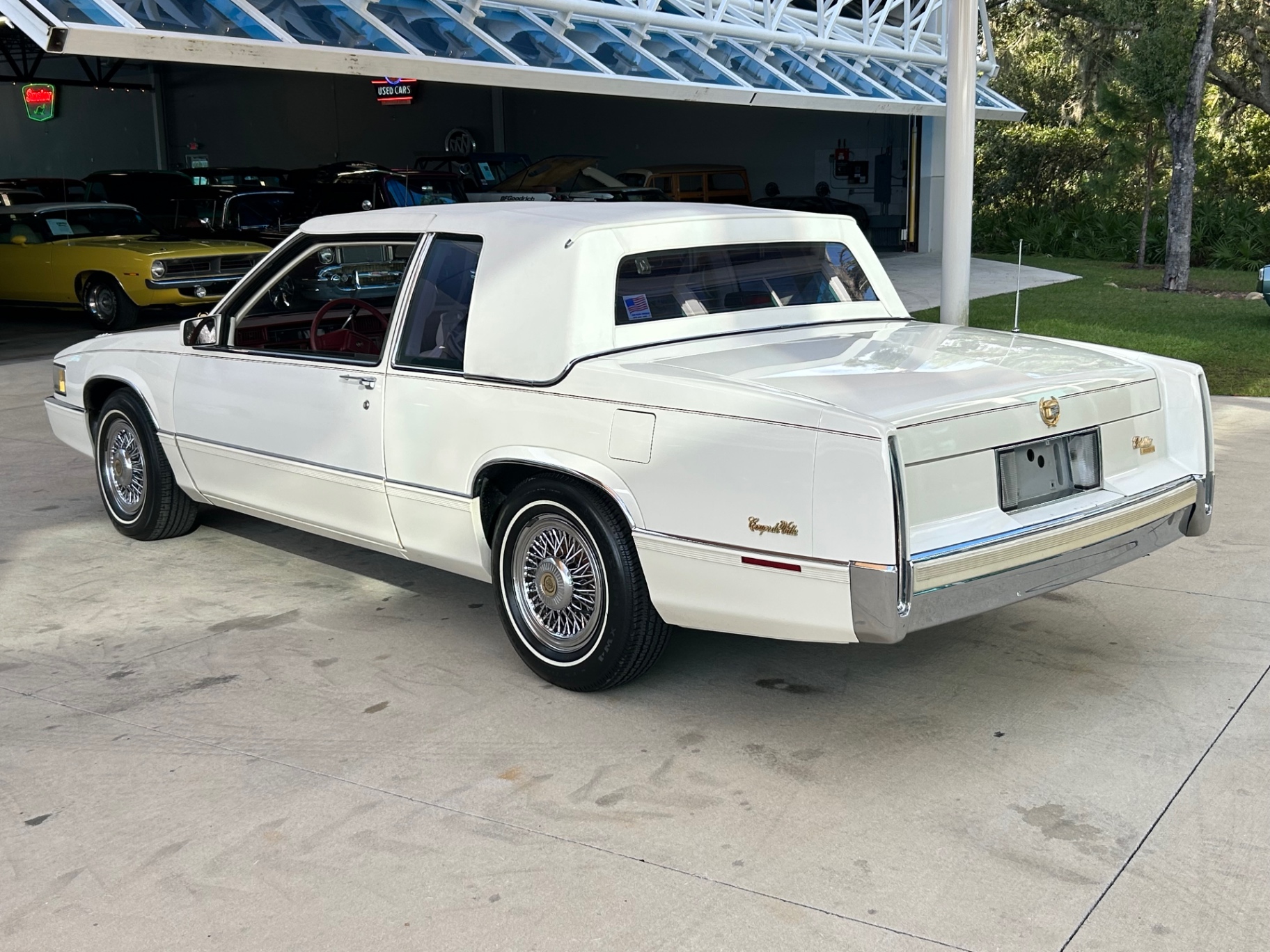Vehicle photo 10