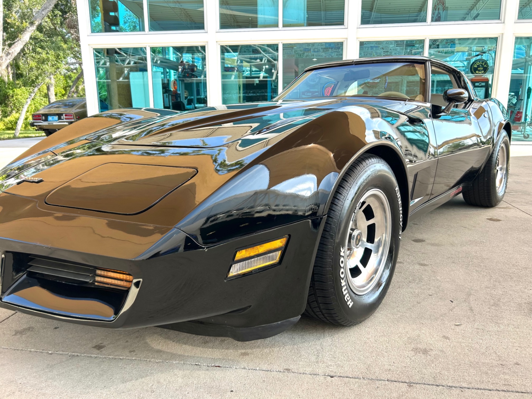 Vehicle photo 10