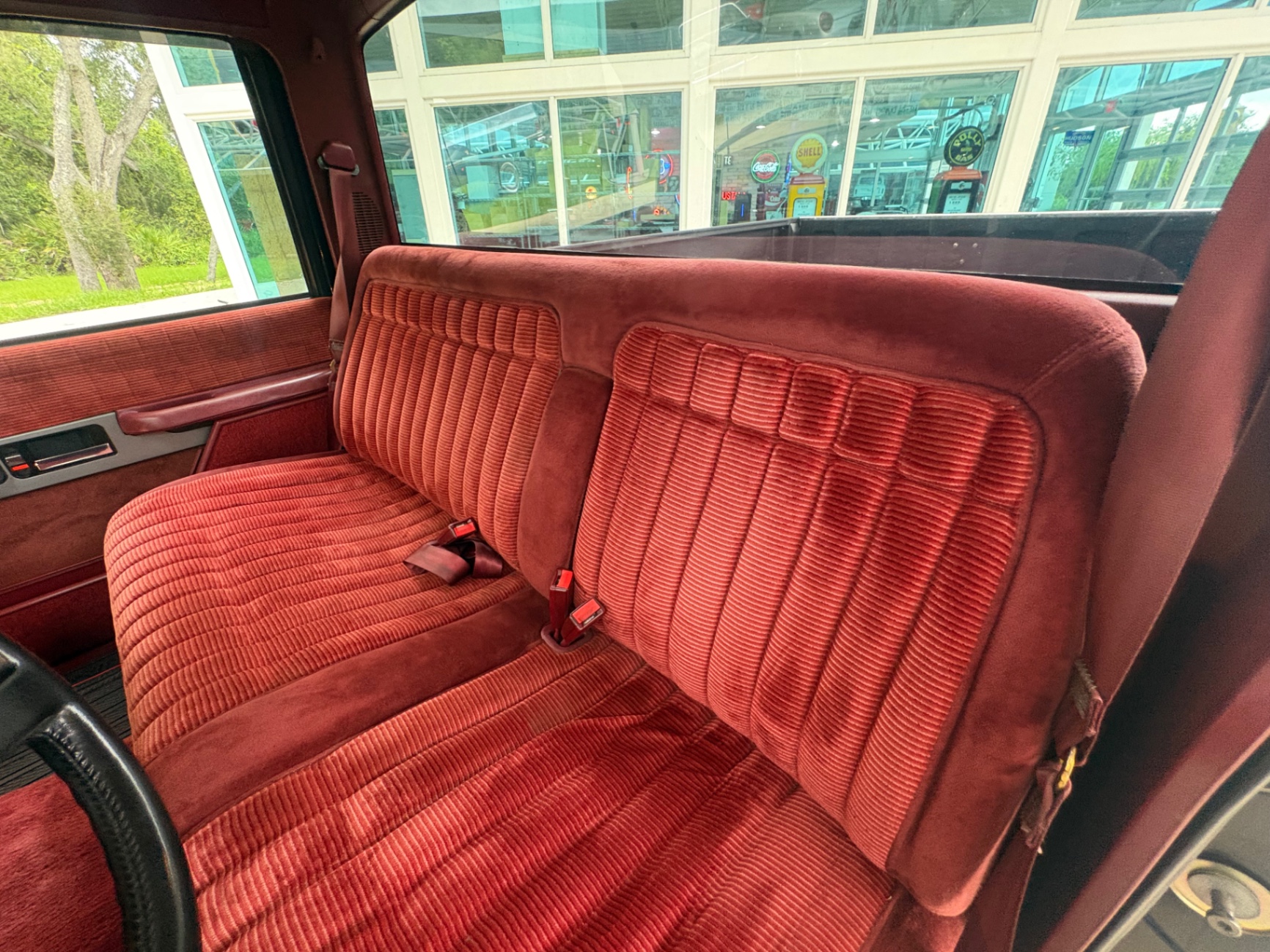 Vehicle photo 34