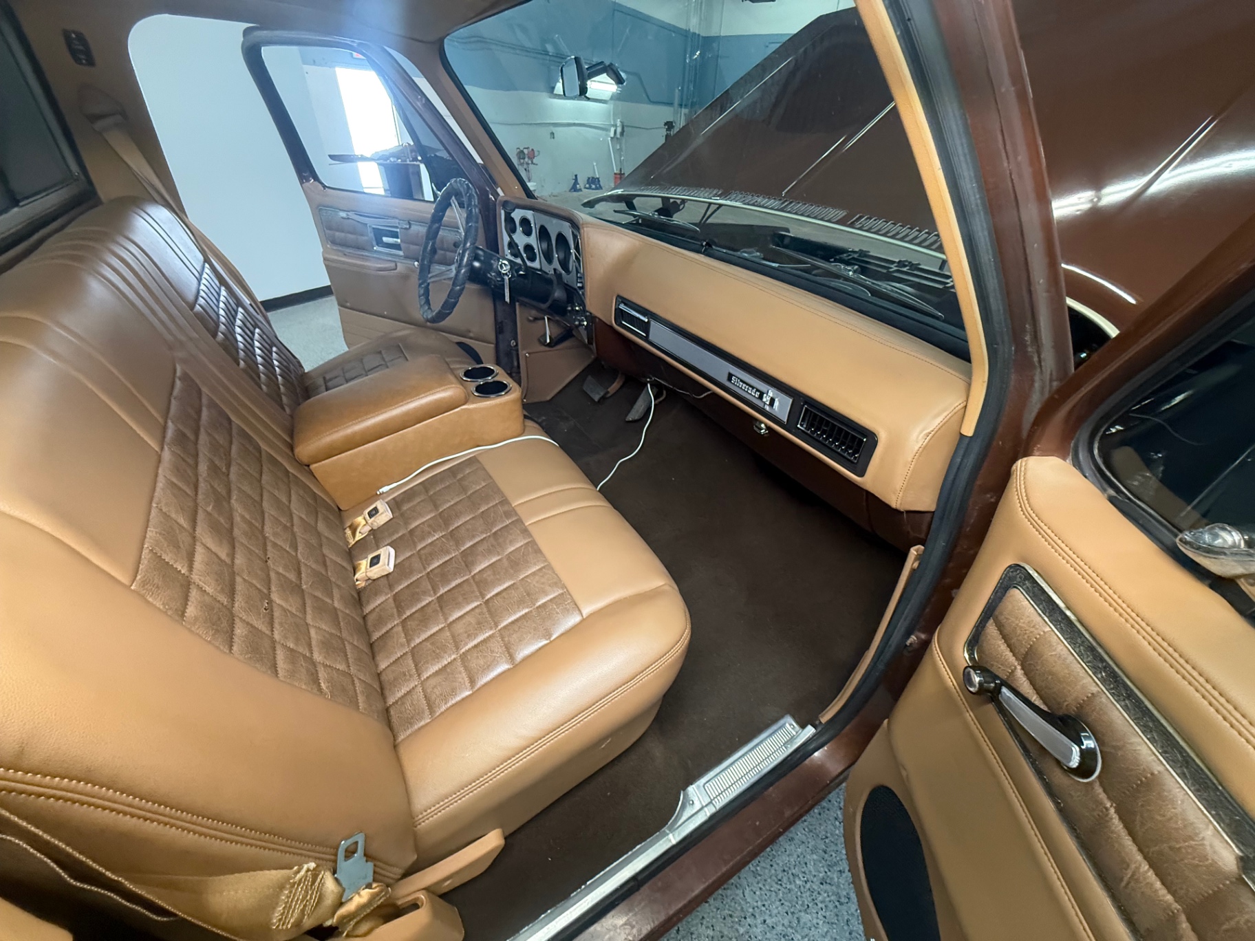 Vehicle photo 34