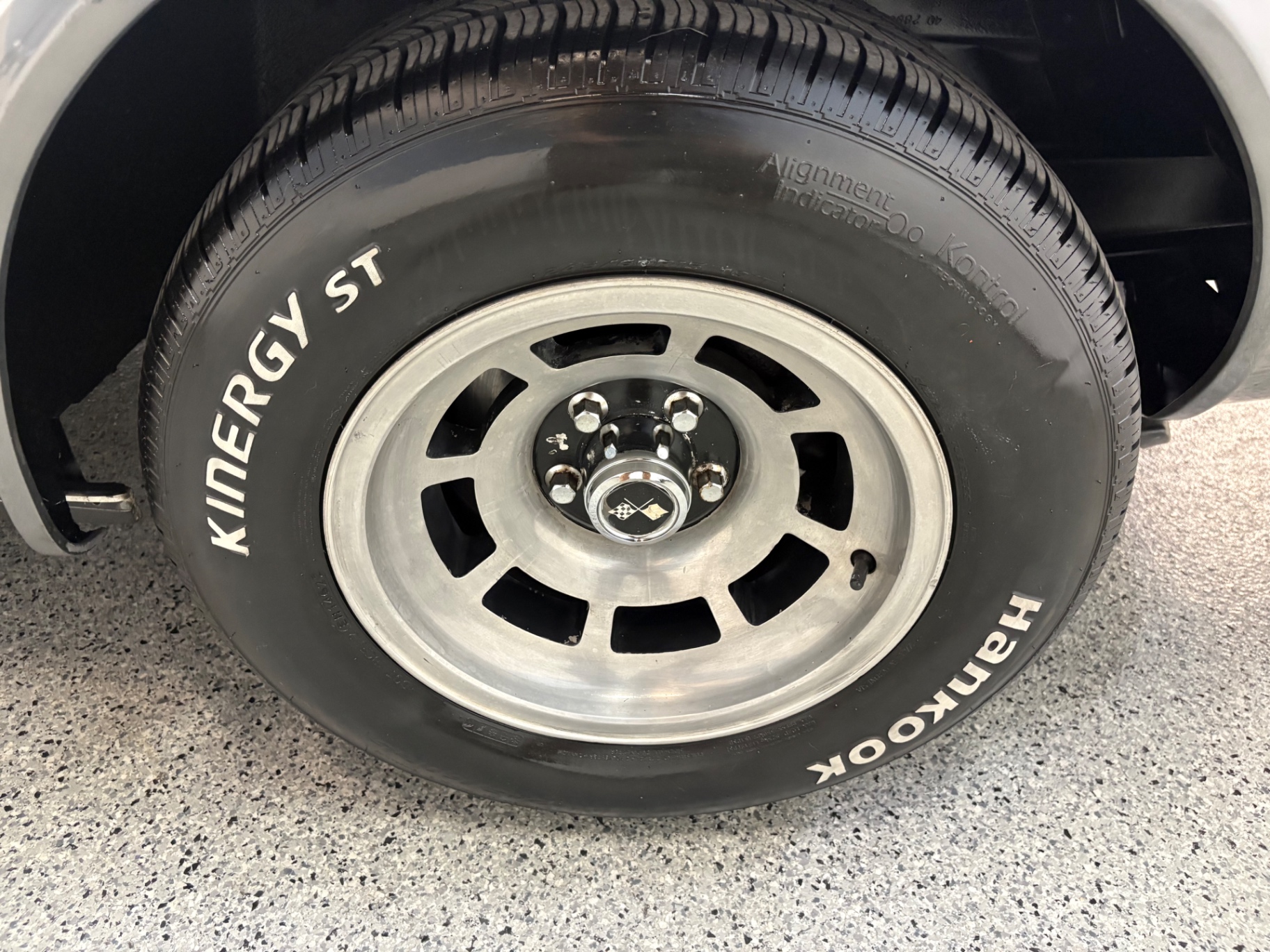 Vehicle photo 12