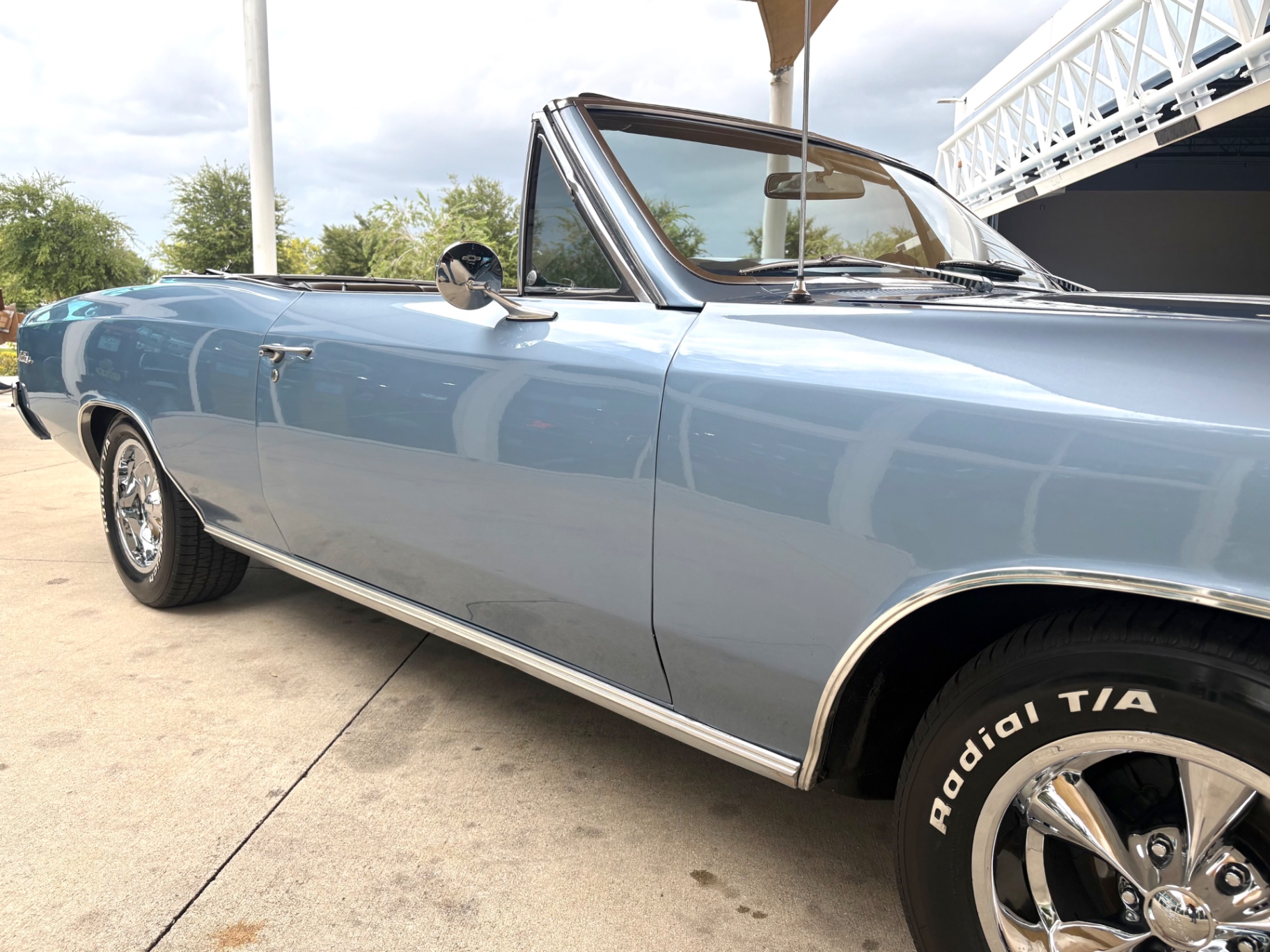 Vehicle photo 18